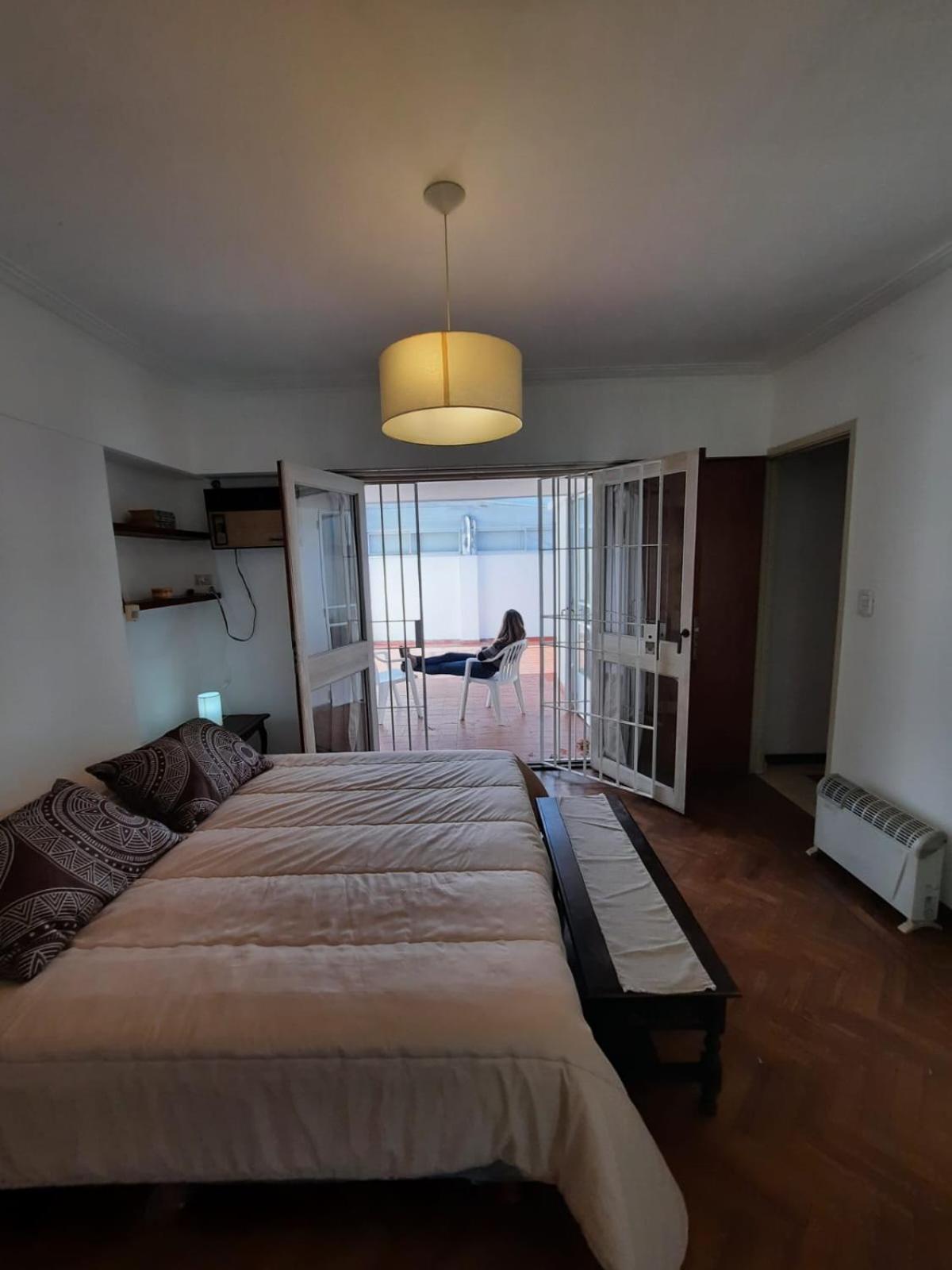 Casa amplia para 5 personas y cochera, a pasos del centro