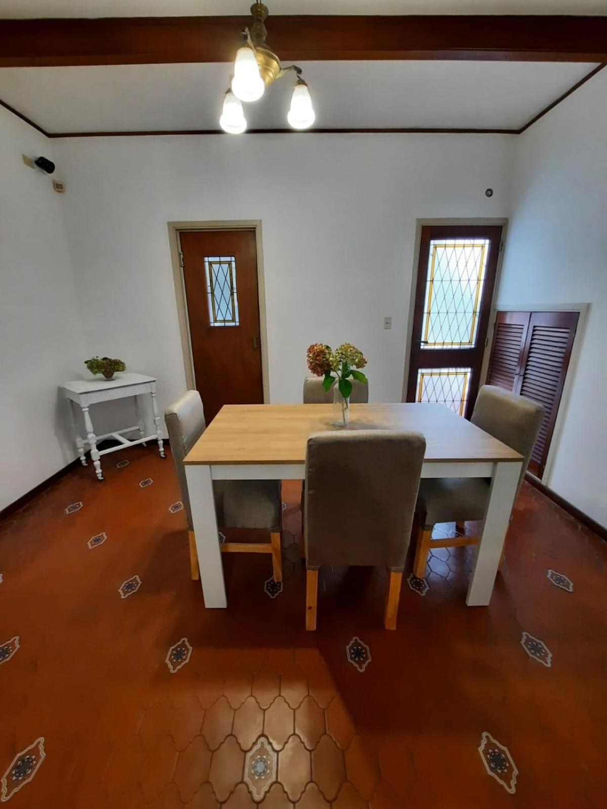 Casa amplia para 5 personas y cochera, a pasos del centro