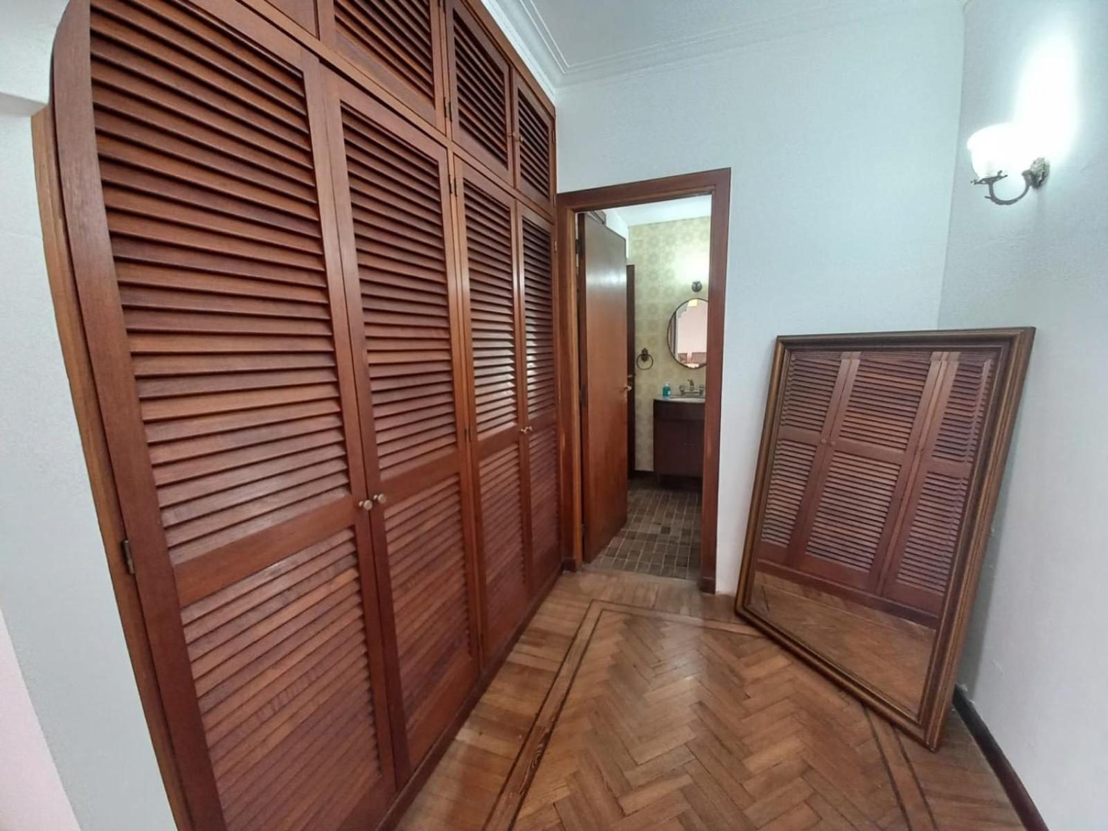 Casa amplia para 5 personas y cochera, a pasos del centro