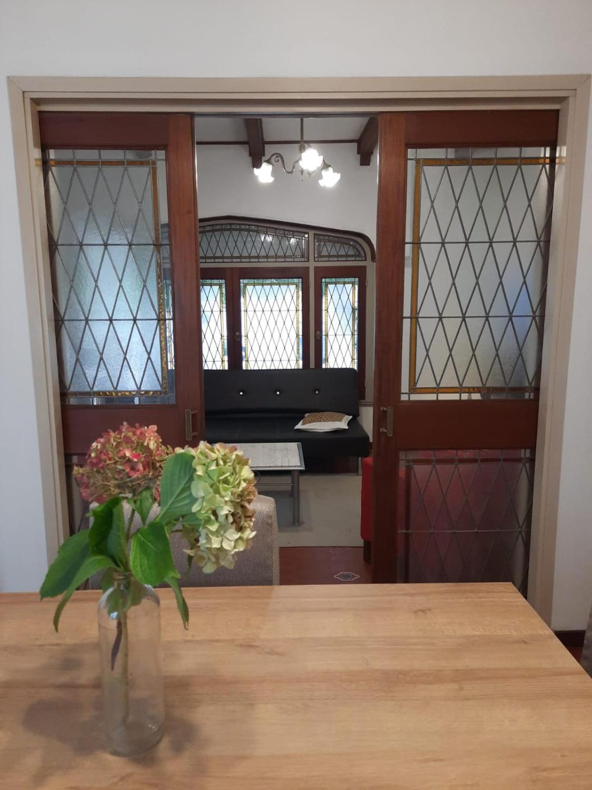 Casa amplia para 5 personas y cochera, a pasos del centro