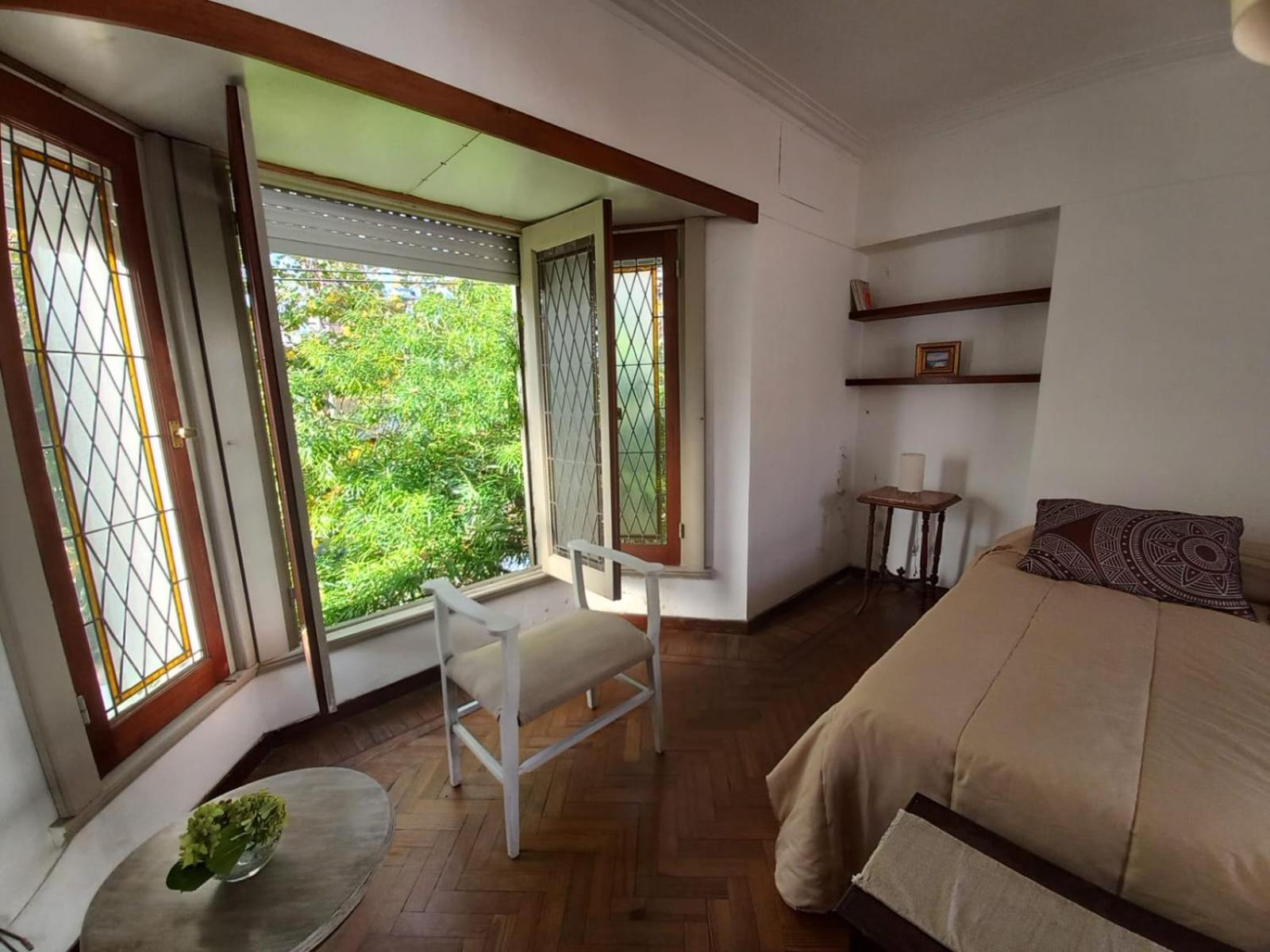 Casa amplia para 5 personas y cochera, a pasos del centro