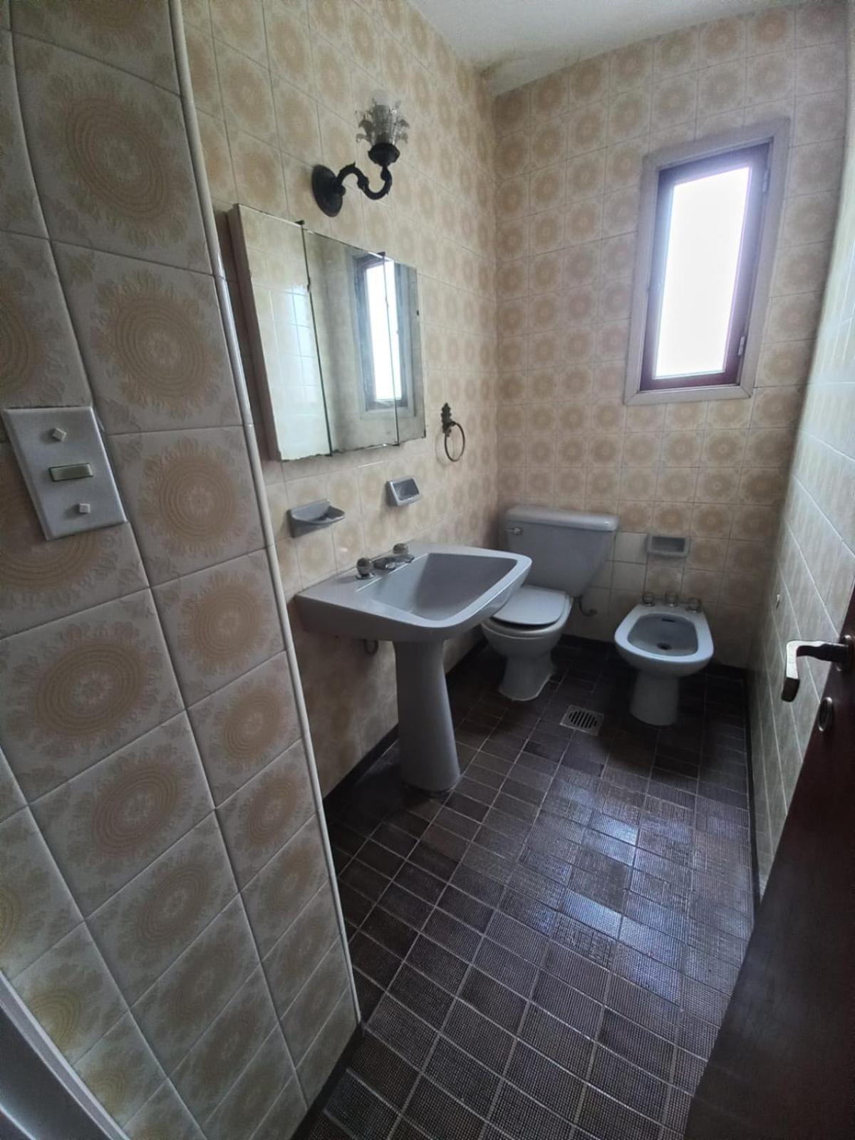 Casa amplia para 5 personas y cochera, a pasos del centro