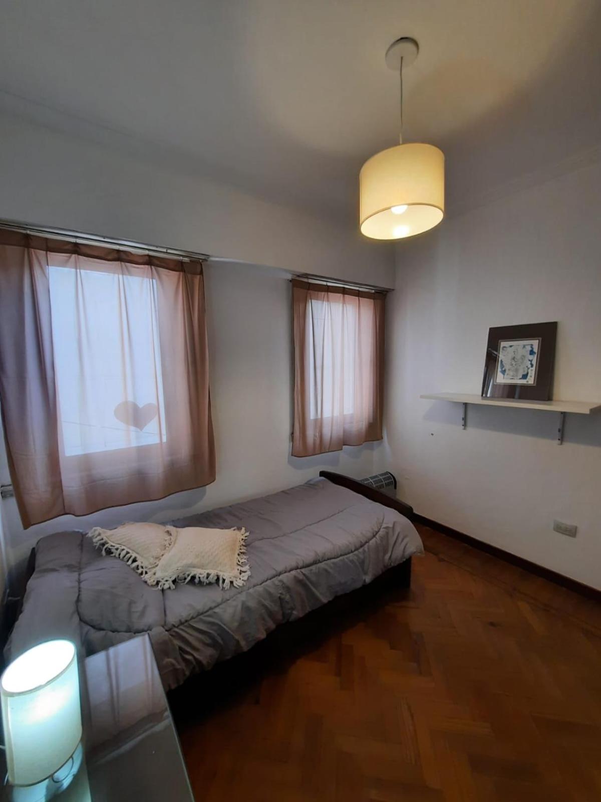 Casa amplia para 5 personas y cochera, a pasos del centro