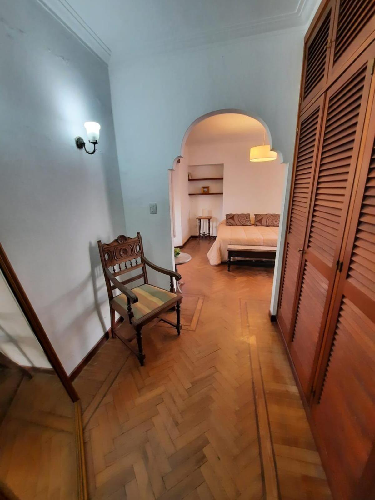 Casa amplia para 5 personas y cochera, a pasos del centro