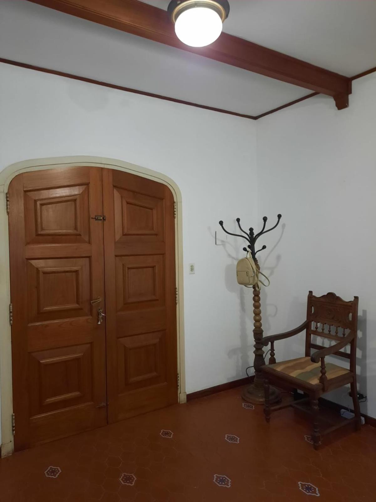 Casa amplia para 5 personas y cochera, a pasos del centro