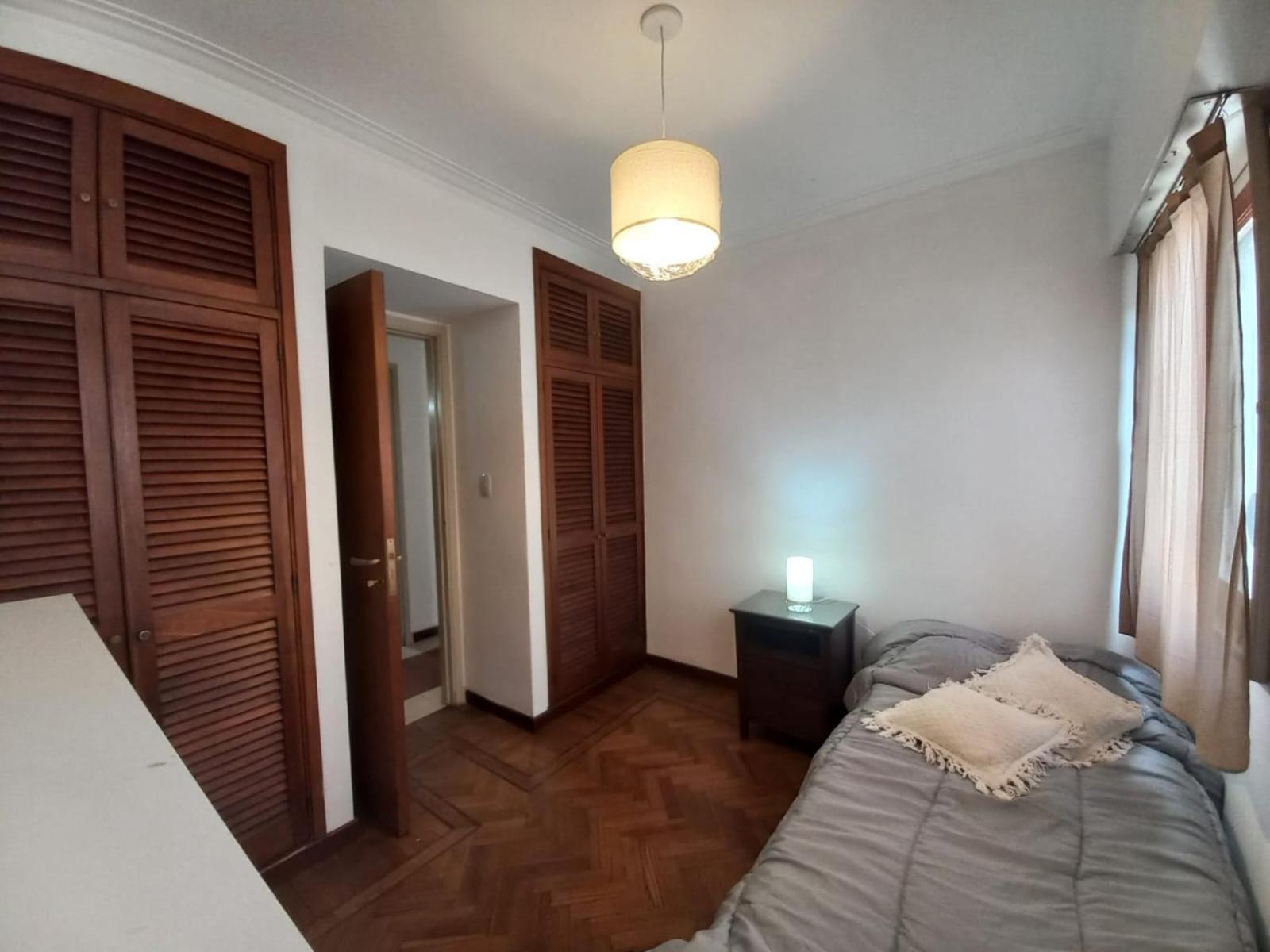 Casa amplia para 5 personas y cochera, a pasos del centro