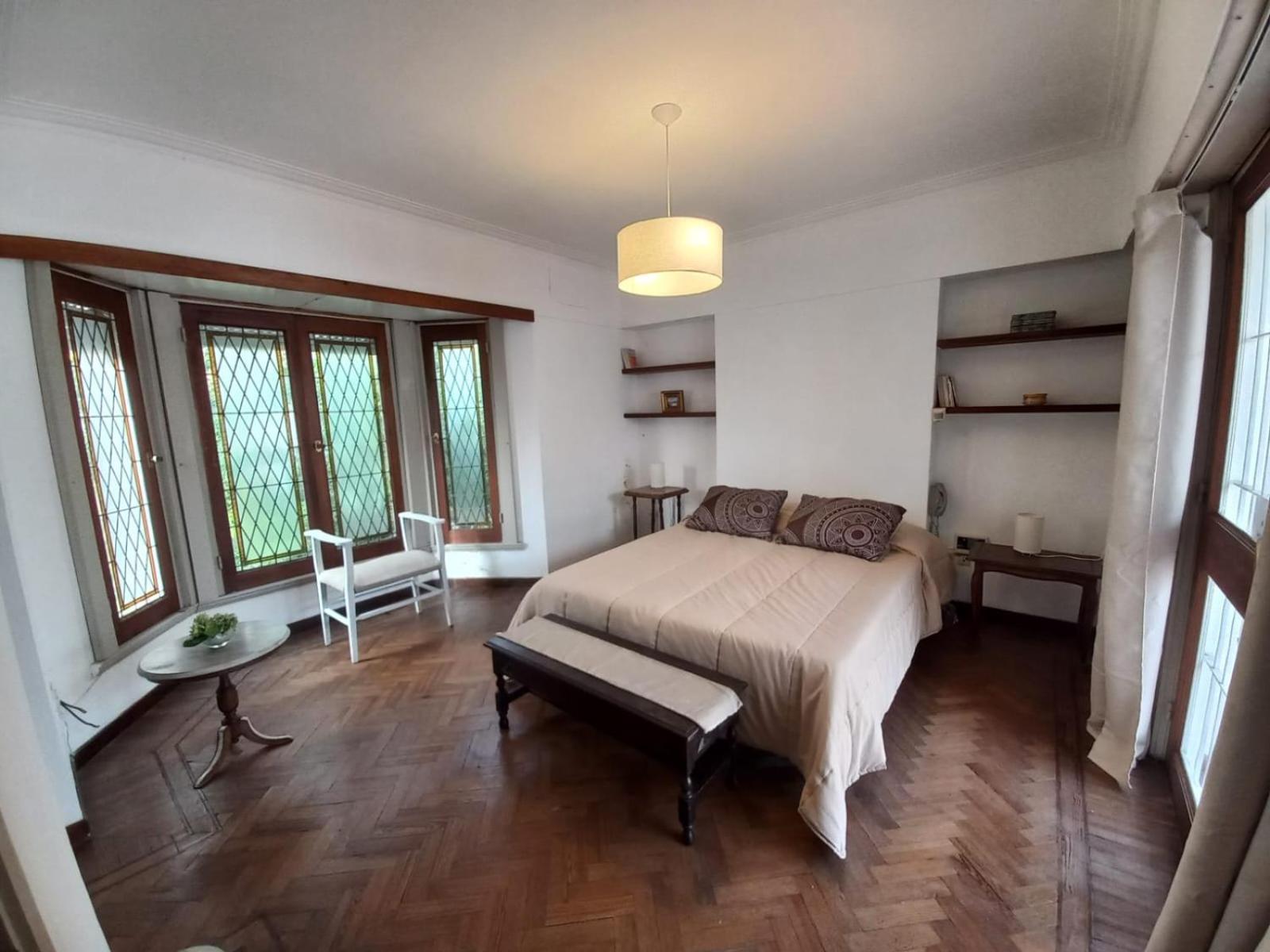Casa amplia para 5 personas y cochera, a pasos del centro