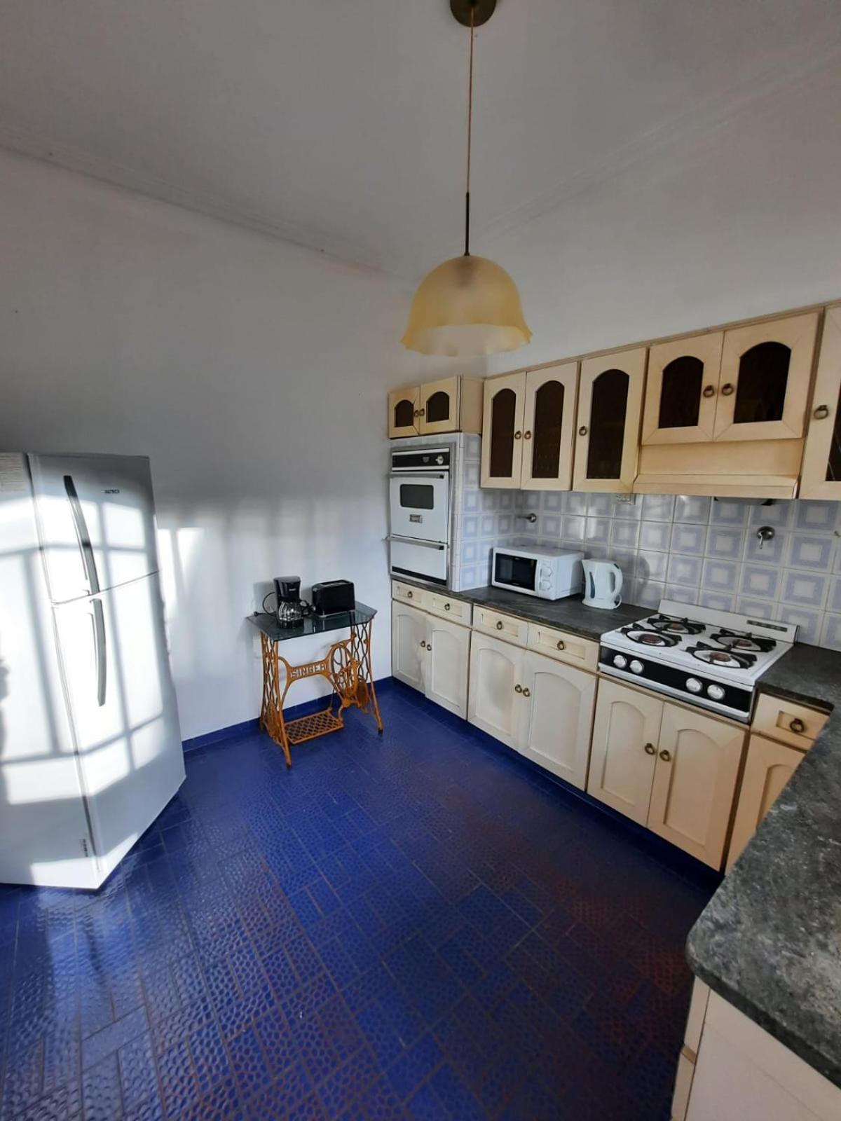 Casa amplia para 5 personas y cochera, a pasos del centro