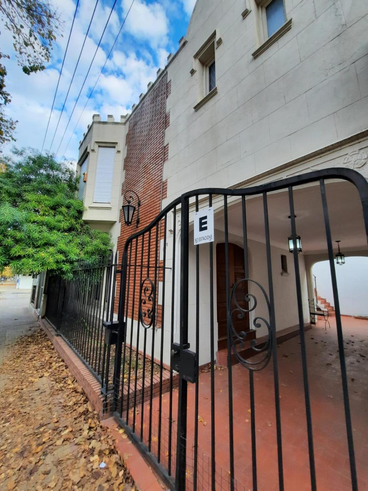 Casa amplia para 5 personas y cochera, a pasos del centro