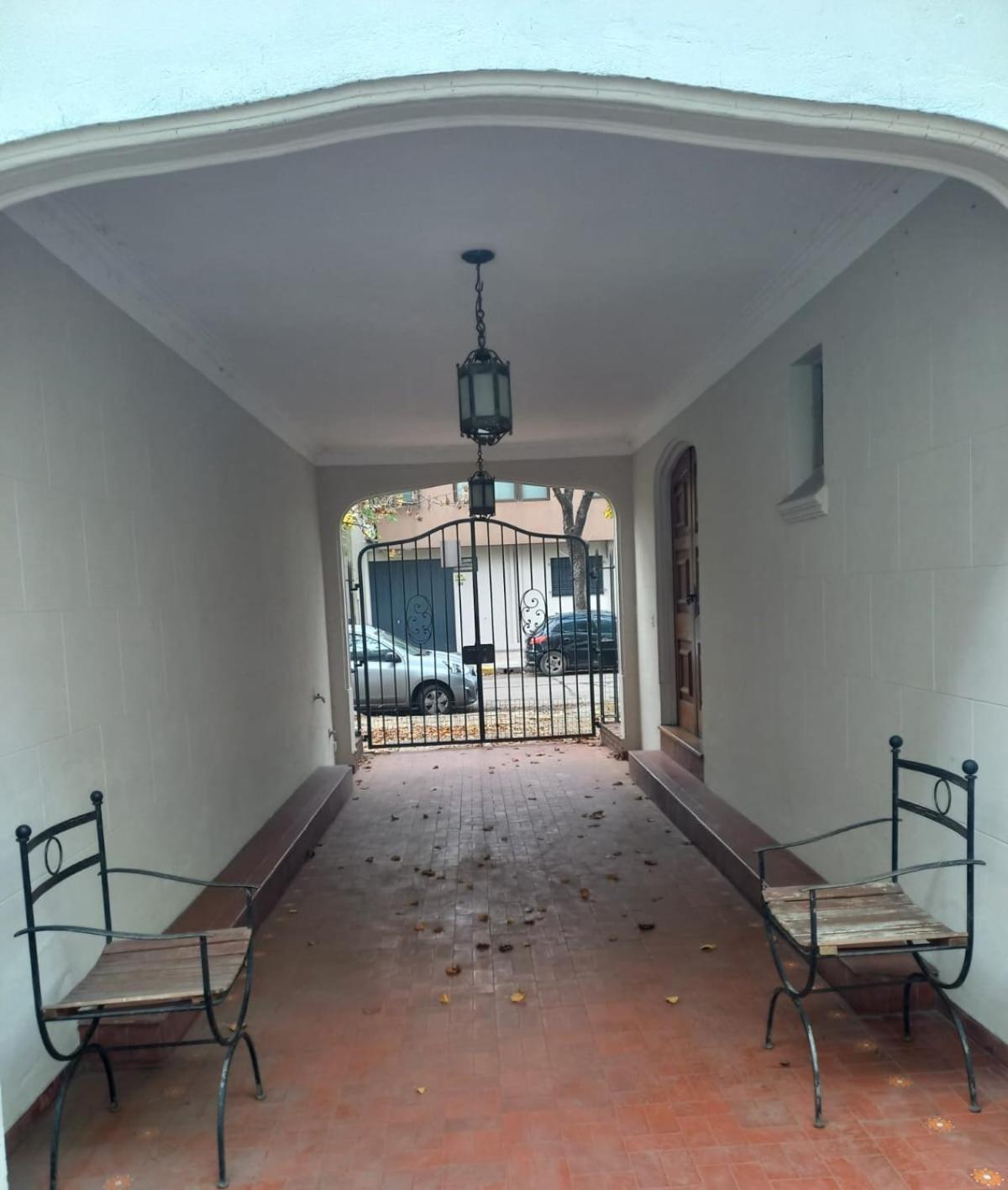 Casa amplia para 5 personas y cochera, a pasos del centro