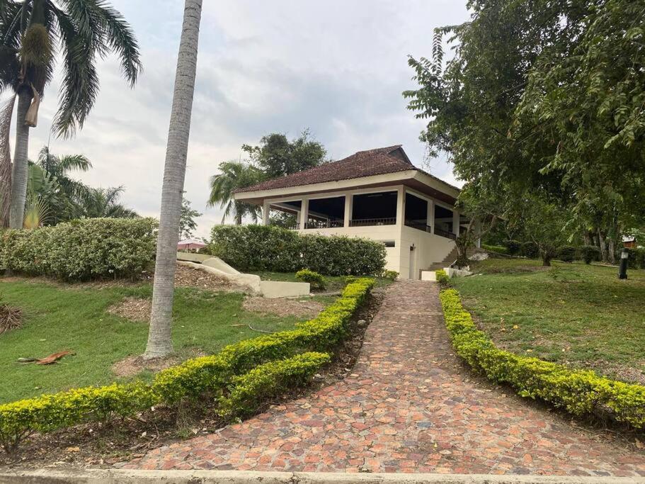 Casa en Condominio vía Villeta