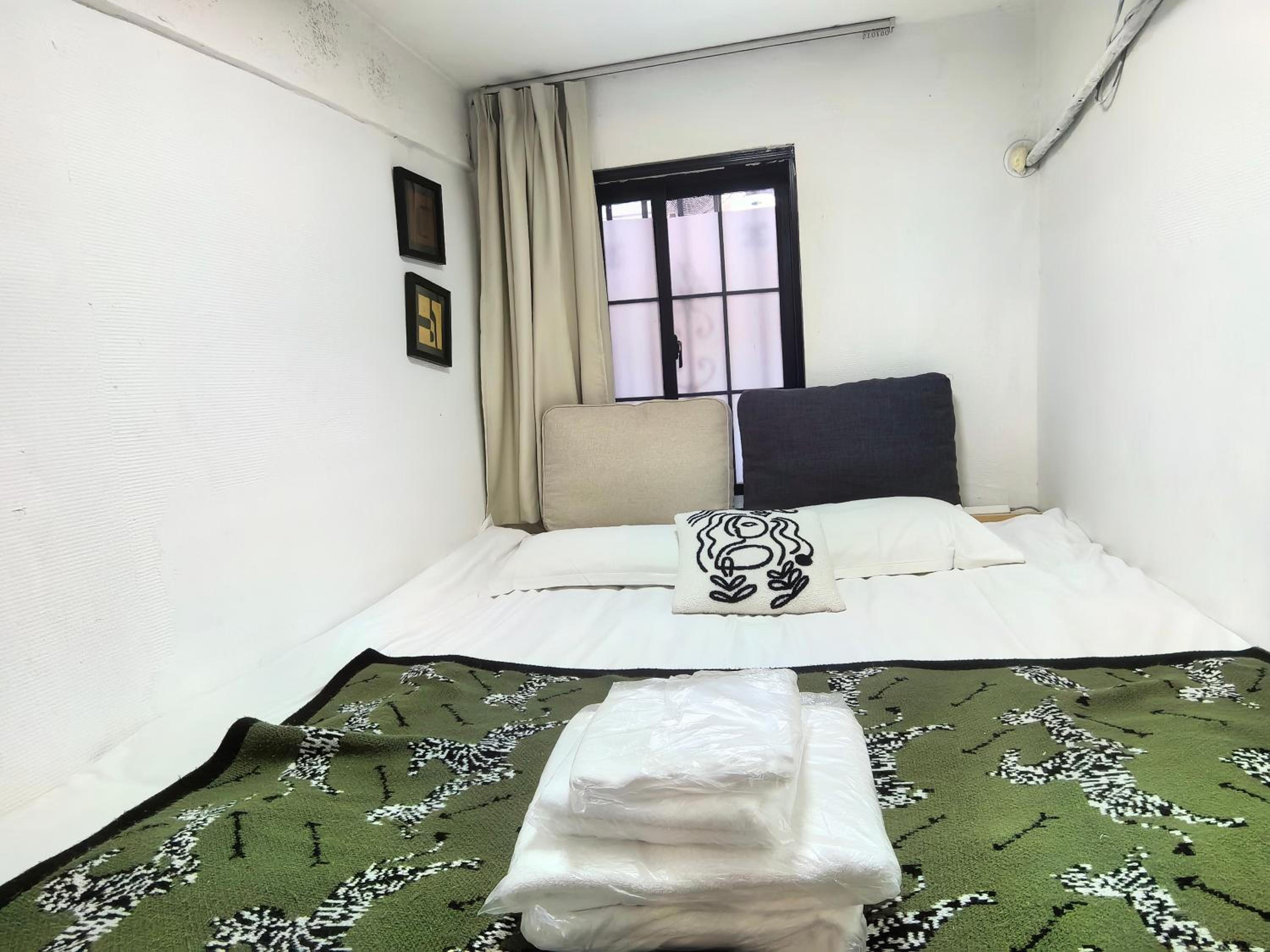 Shanghai Downtown Yi Du B&B - Near South Shaanxi Road Metro Station 600meters