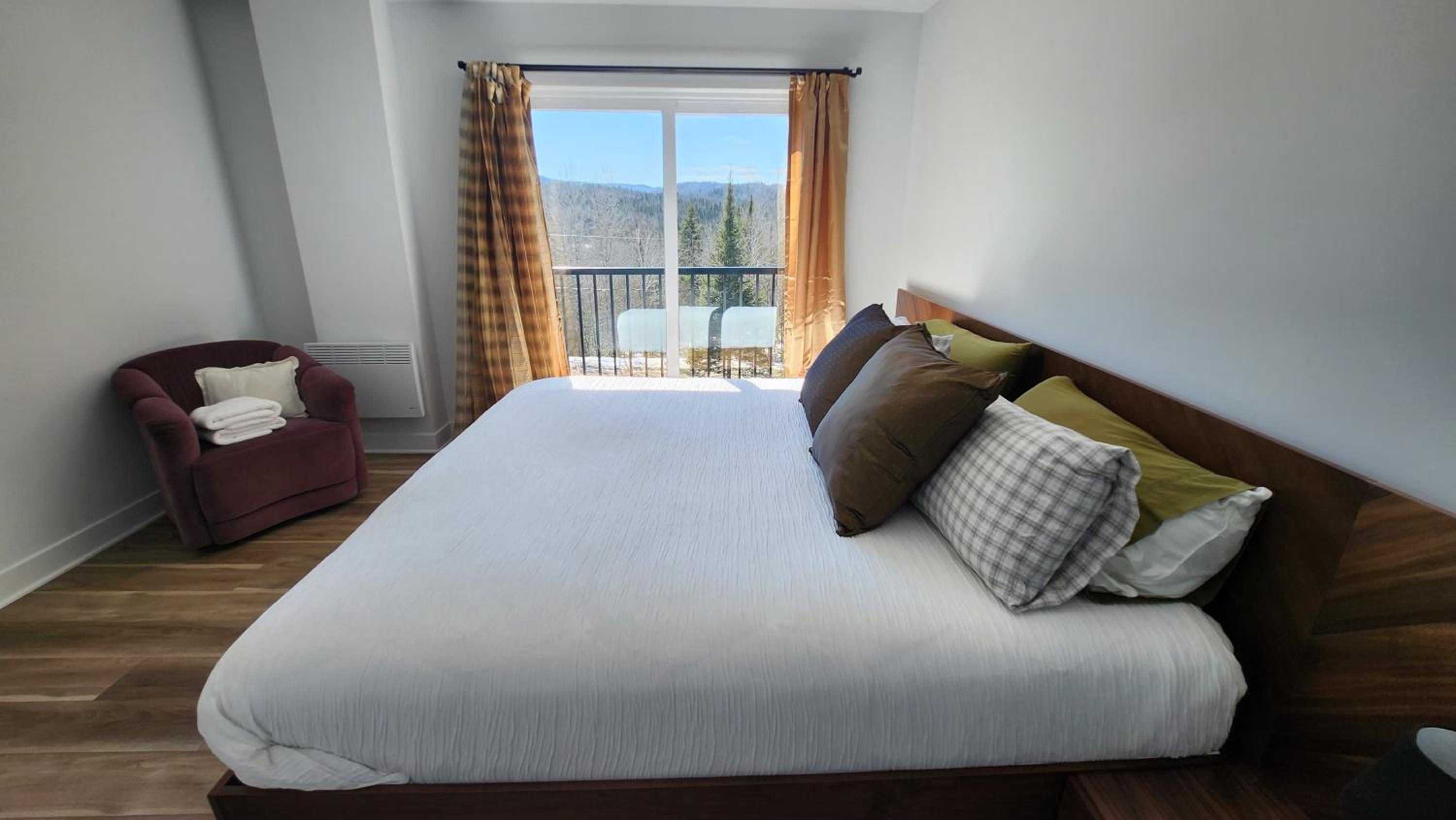 Delarose Cottage, Ski, Spa, pool table & starry night