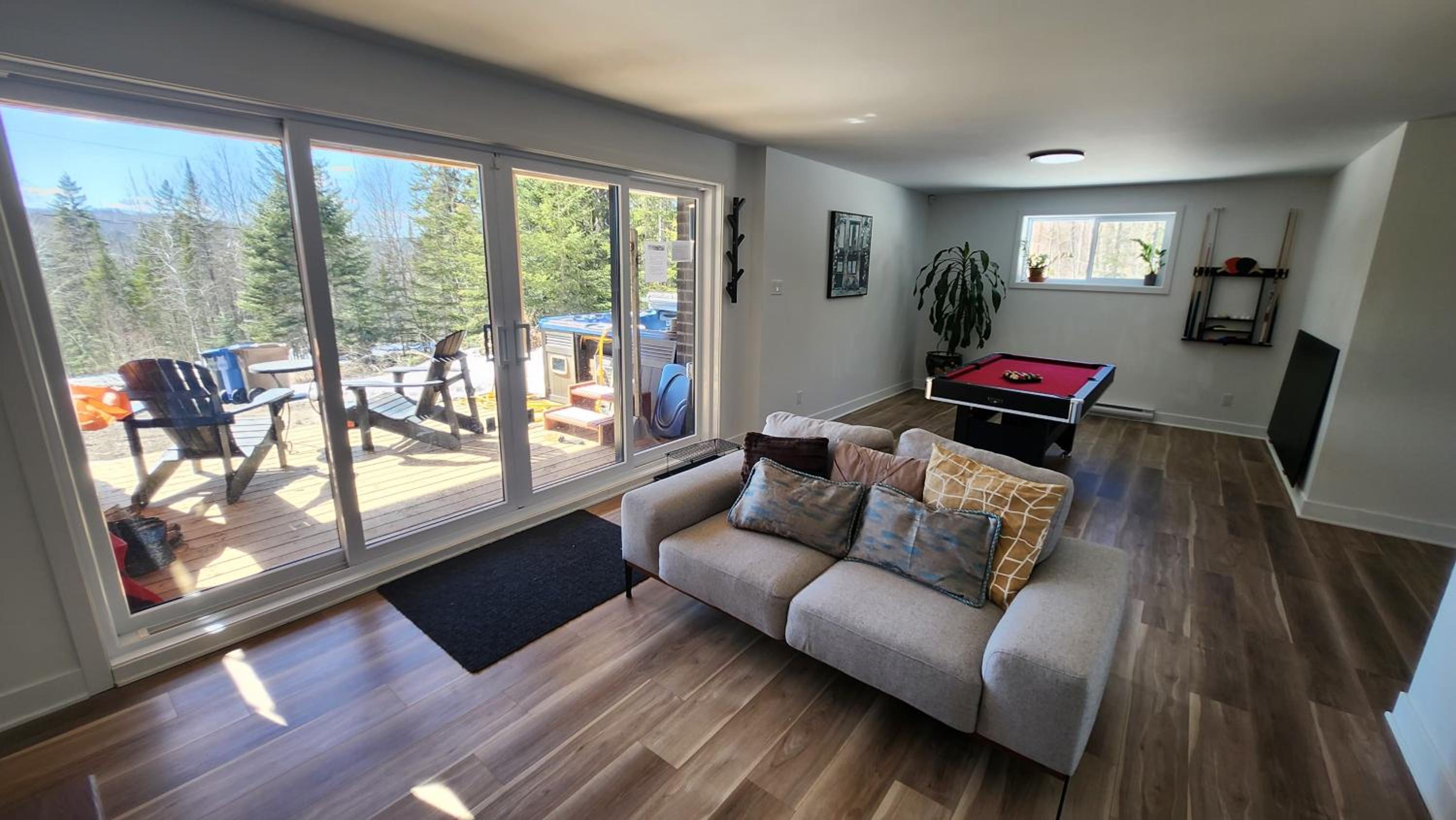 Delarose Cottage, Ski, Spa, pool table & starry night