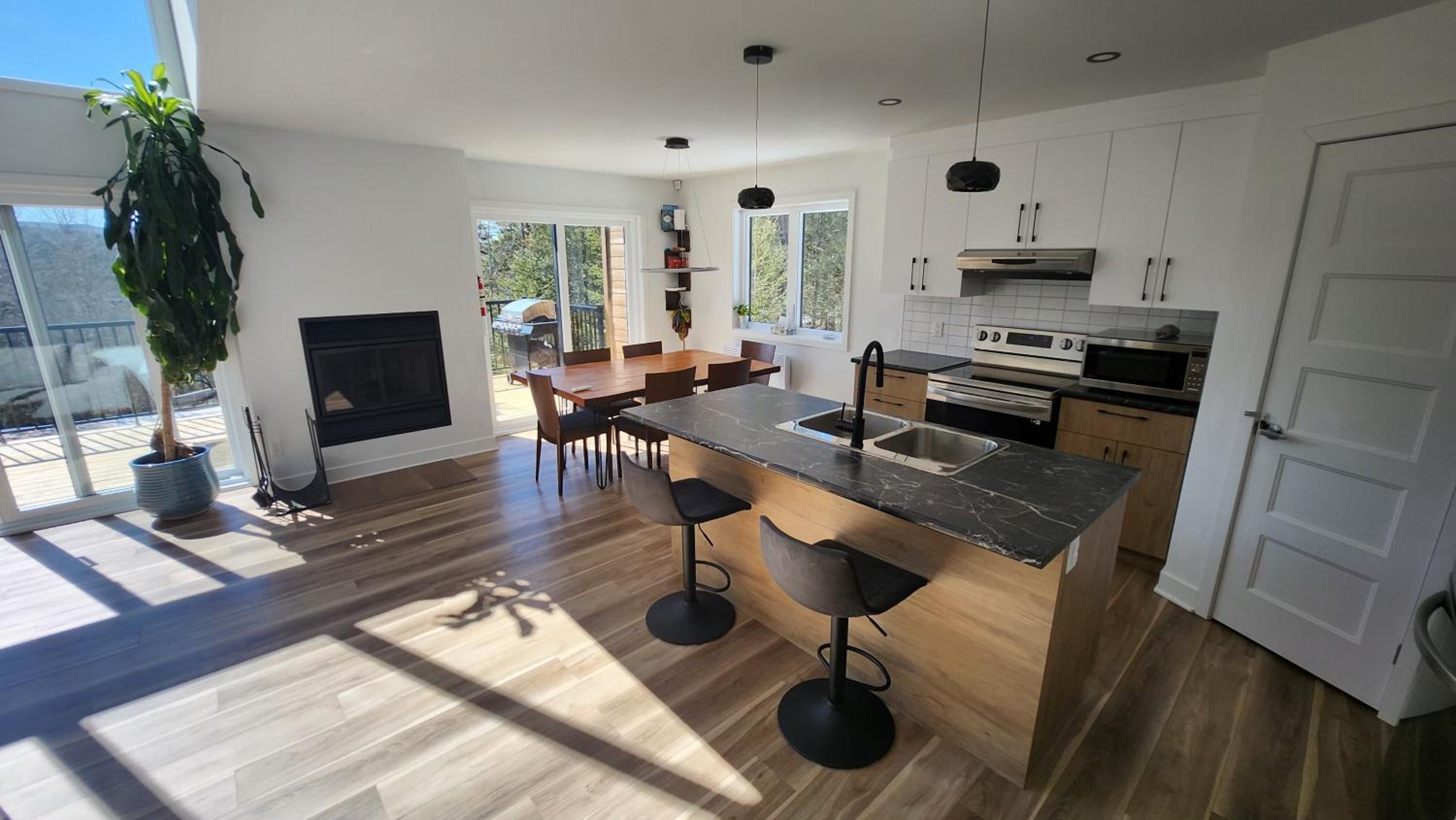 Delarose Cottage, Ski, Spa, pool table & starry night