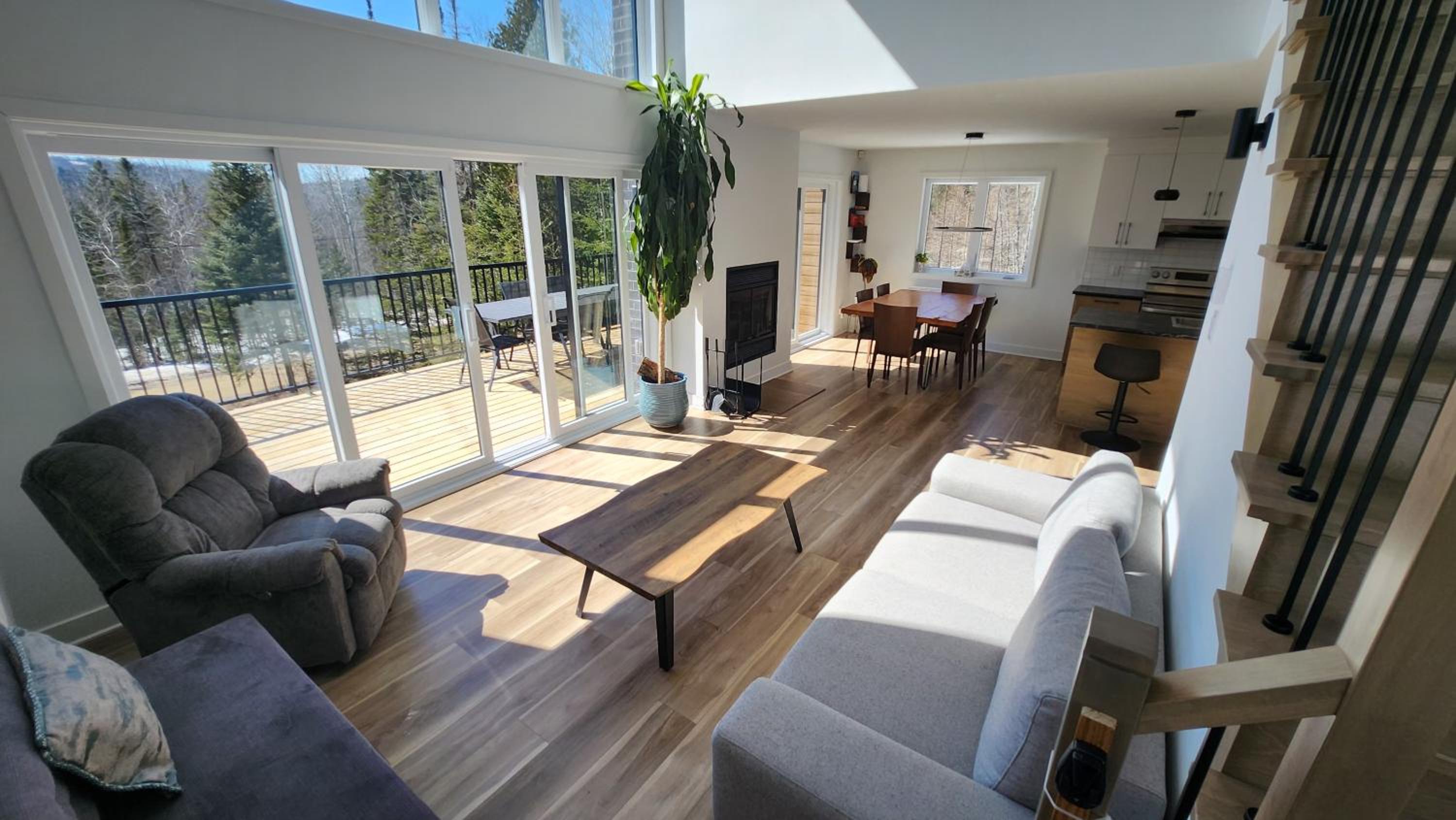 Delarose Cottage, Ski, Spa, pool table & starry night