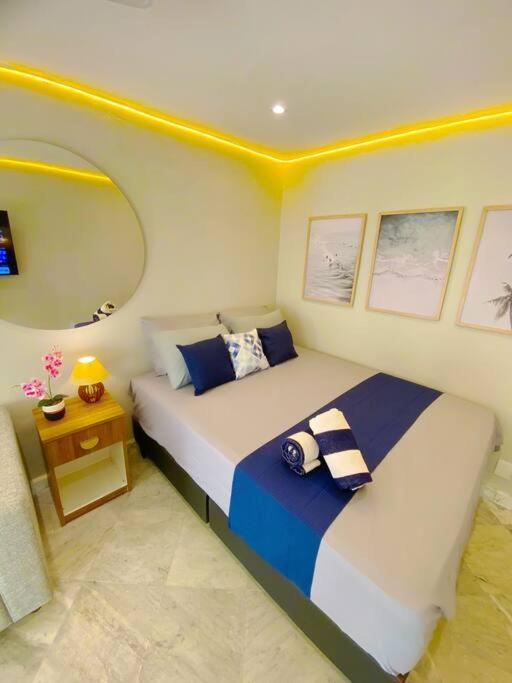 Exclusive Beachfront Penthouse: Private Pool, Amazing View