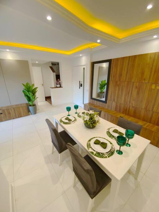 Exclusive Beachfront Penthouse: Private Pool, Amazing View