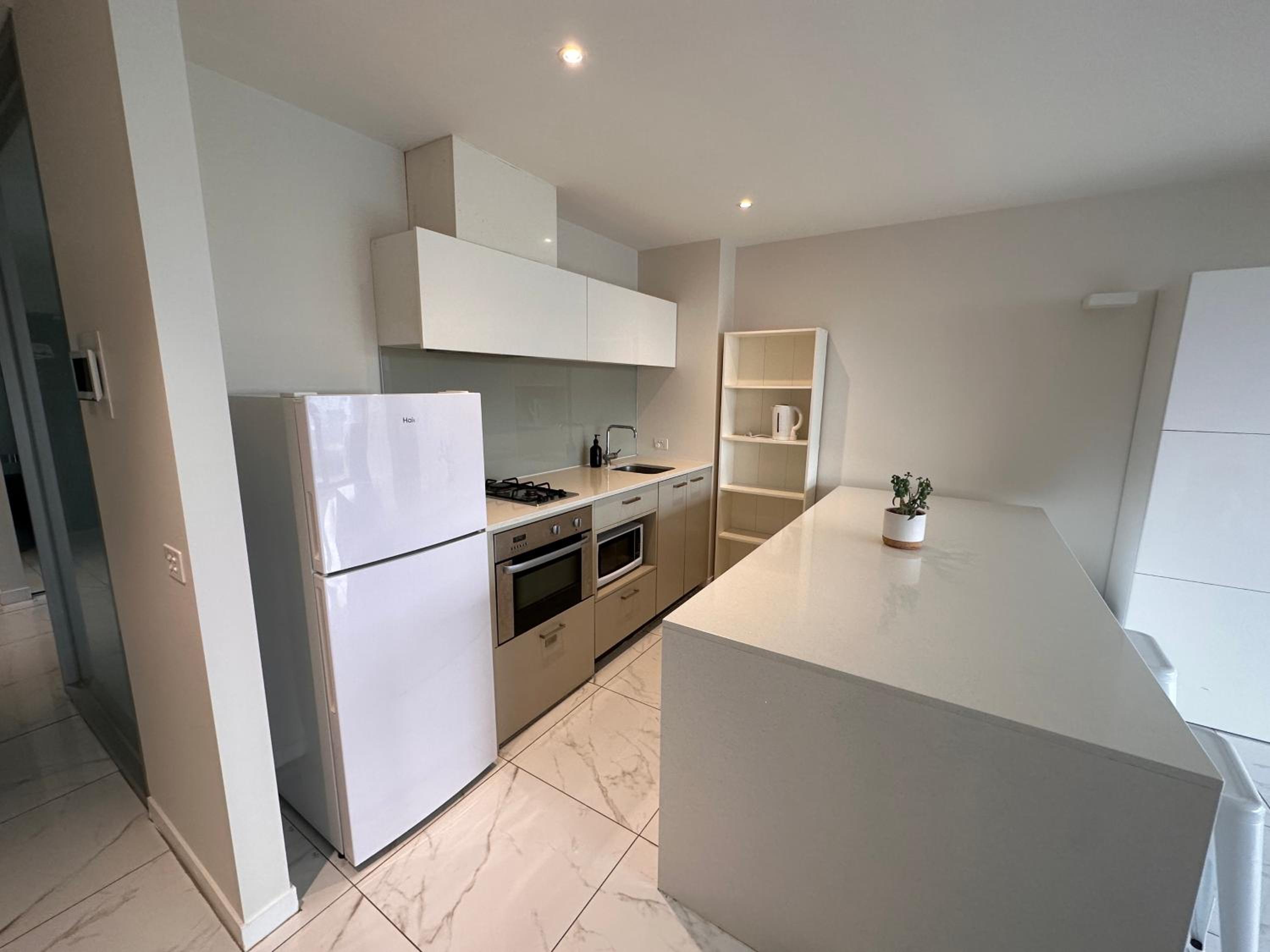 Large Melbourne City Apartment with Skyline Views, Big Balcony, Heated Pool, 1 Bedroom, 1 Sofa-bed Living Room, Kitchen & Bath, 60 sqm of suite like space