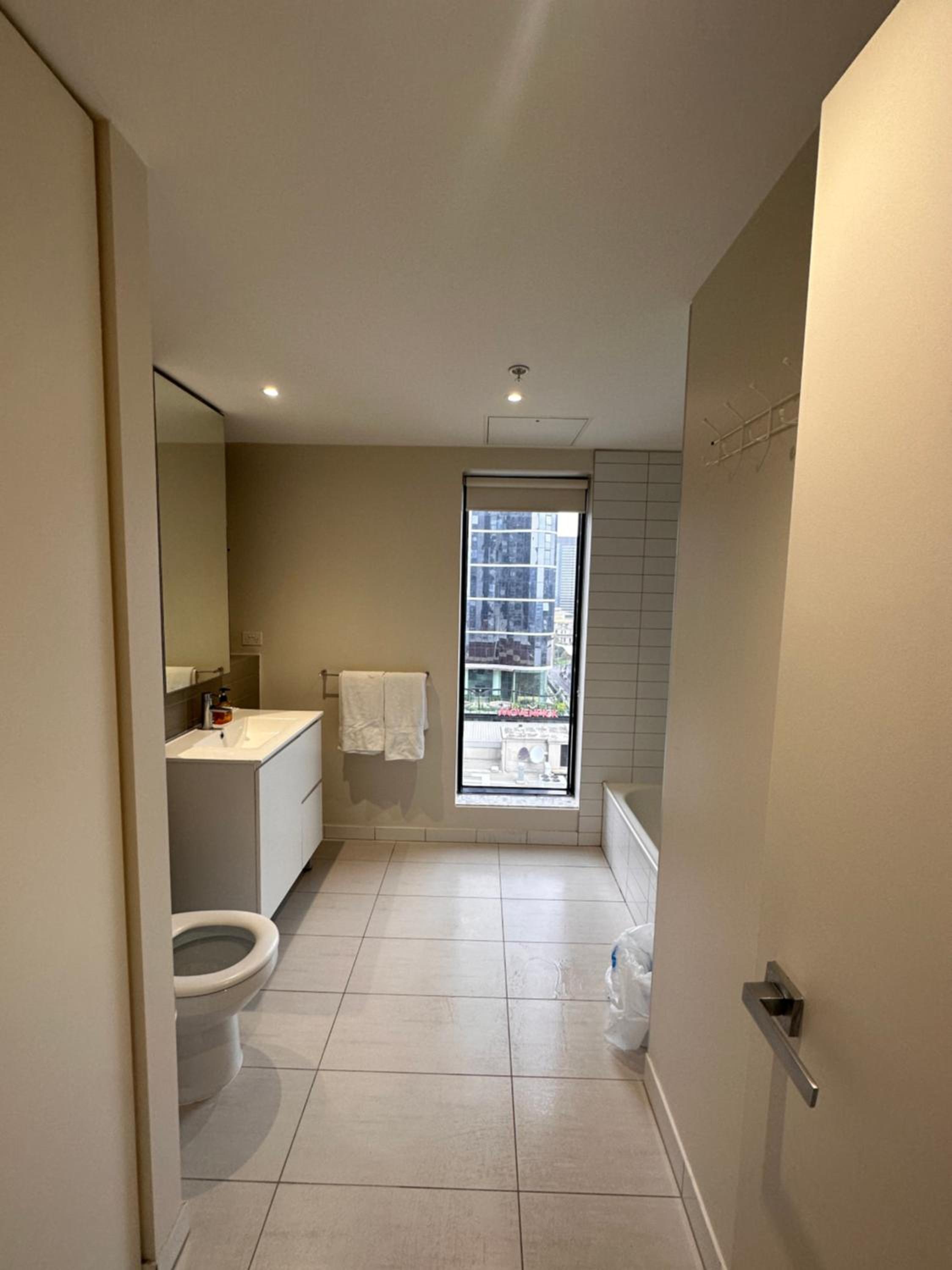 Large Melbourne City Apartment with Skyline Views, Big Balcony, Heated Pool, 1 Bedroom, 1 Sofa-bed Living Room, Kitchen & Bath, 60 sqm of suite like space