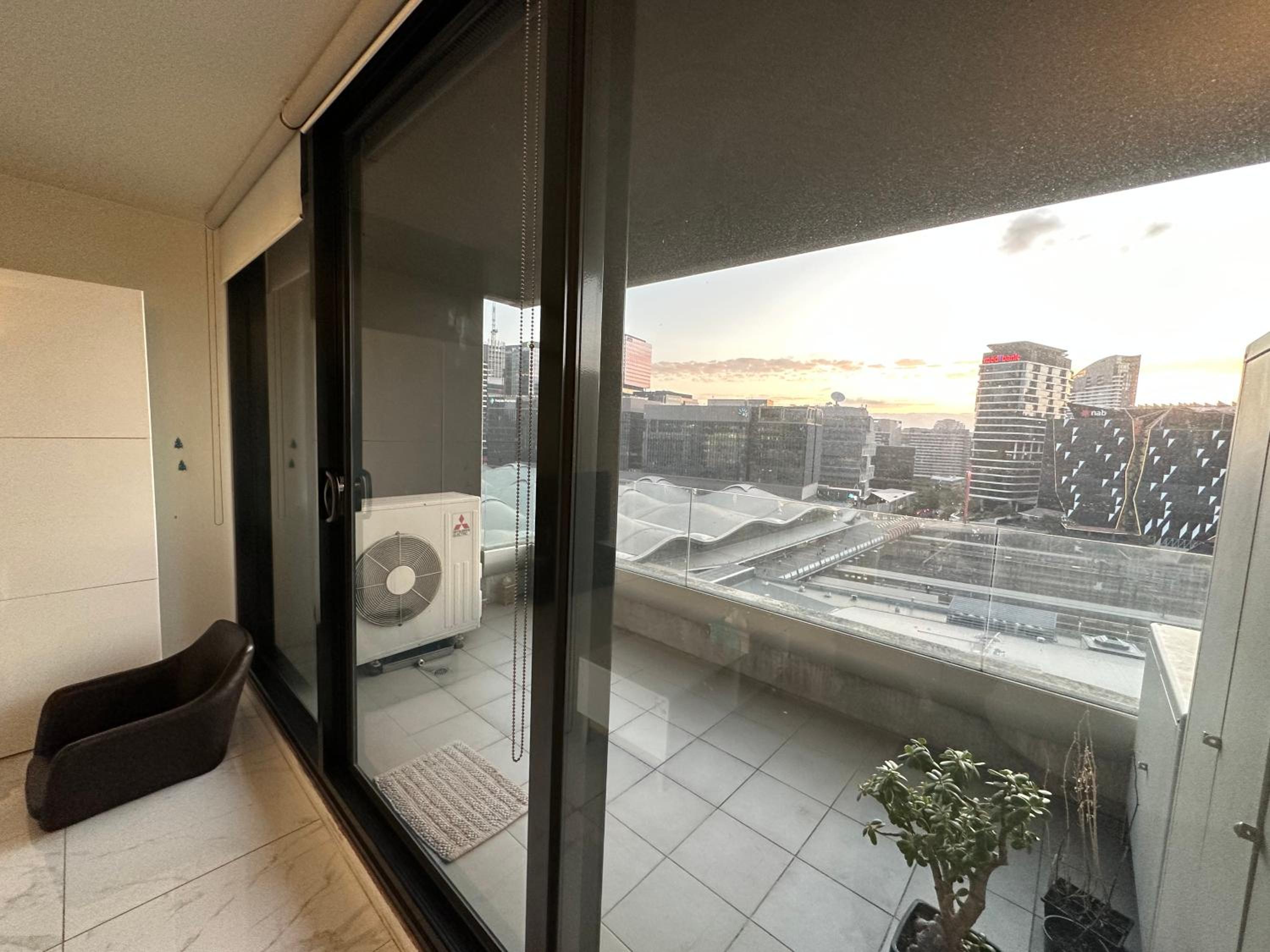 Large Melbourne City Apartment with Skyline Views, Big Balcony, Heated Pool, 1 Bedroom, 1 Sofa-bed Living Room, Kitchen & Bath, 60 sqm of suite like space