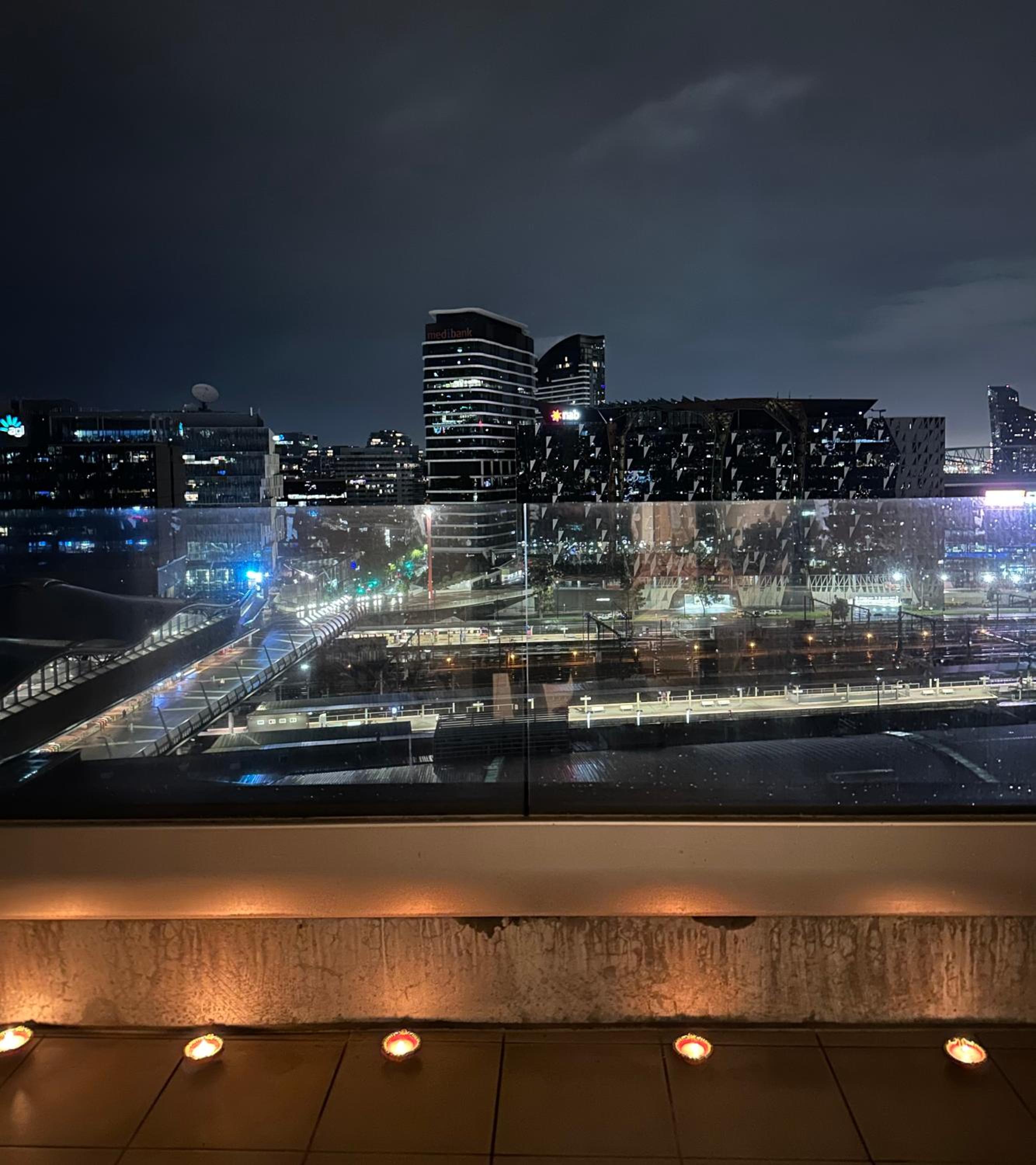 Large Melbourne City Apartment with Skyline Views, Big Balcony, Heated Pool, 1 Bedroom, 1 Sofa-bed Living Room, Kitchen & Bath, 60 sqm of suite like space