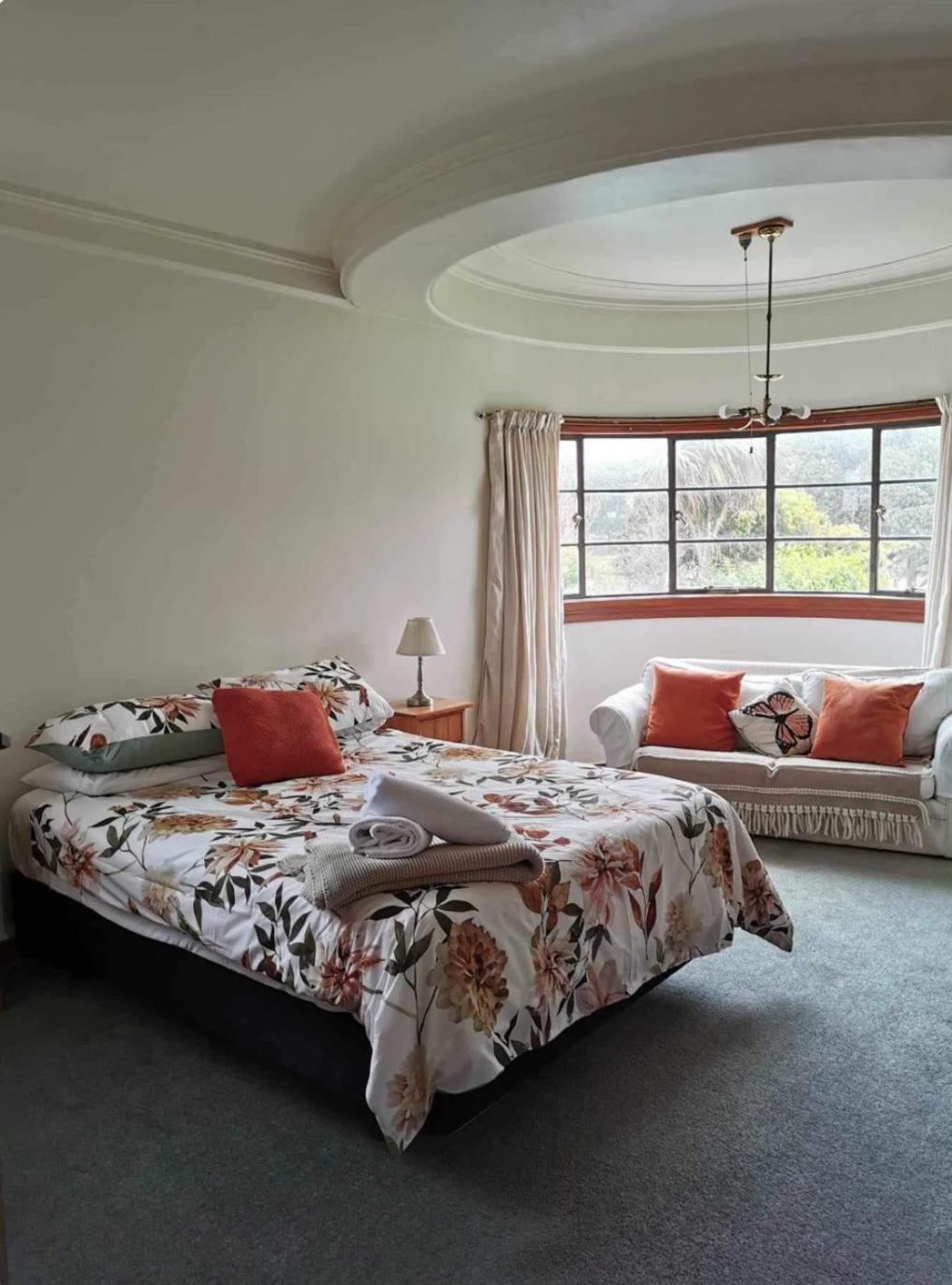 Art Deco Charm - Amazing River Views Inner City