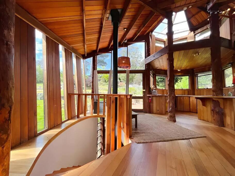 Wilderness Retreat 15mins to CBD, bath tub, forest views