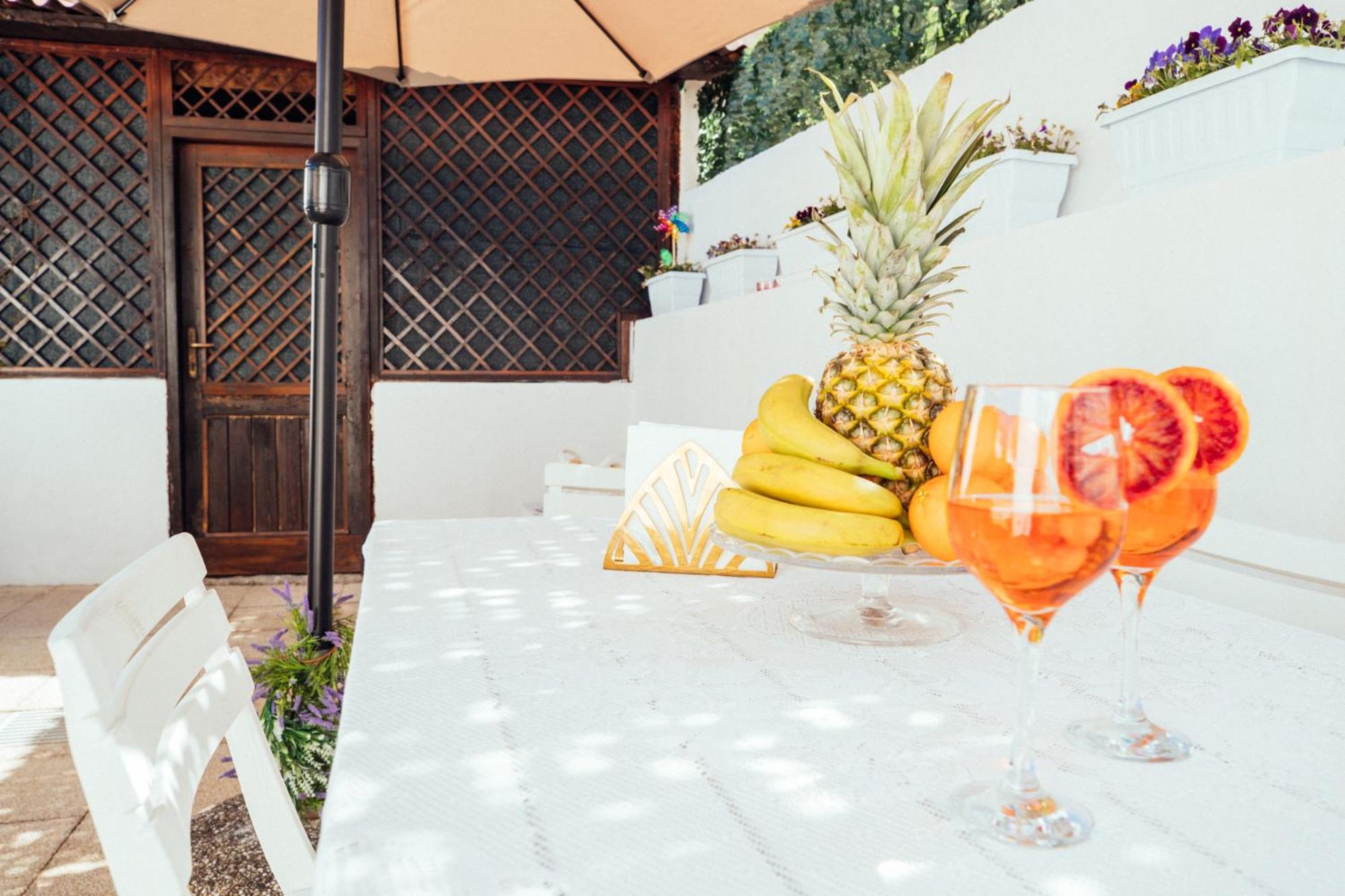 Hotel Maria House Olbia con giardino privato - Image 1