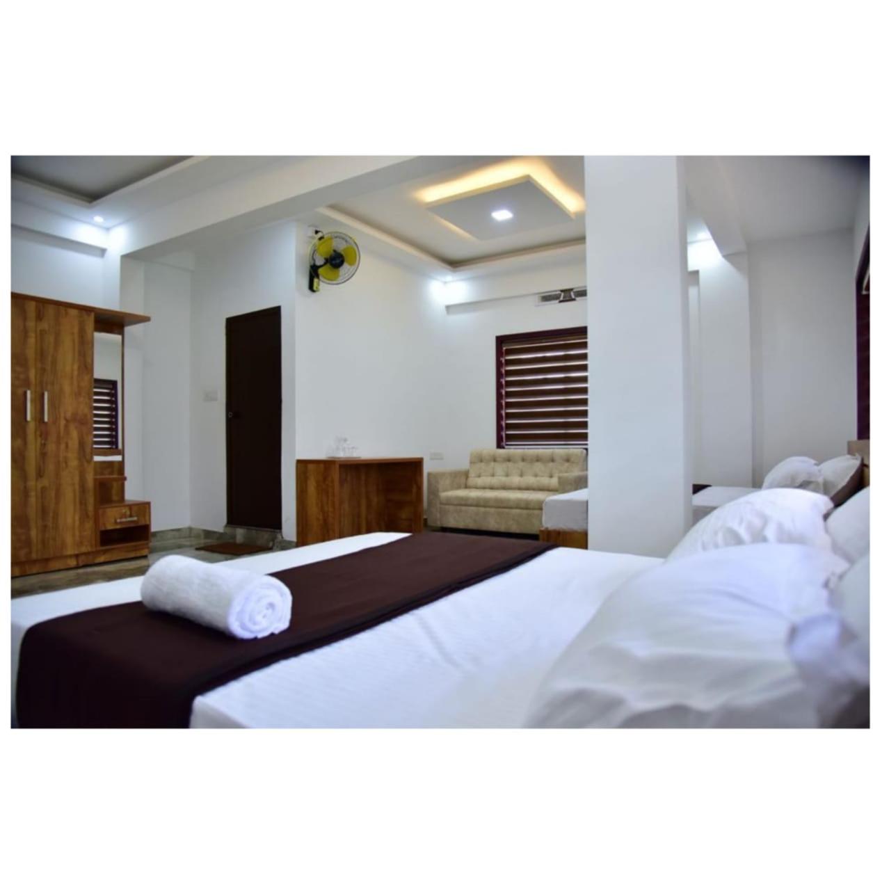 Lavilla inn rooms and dormitory wayanad view 4