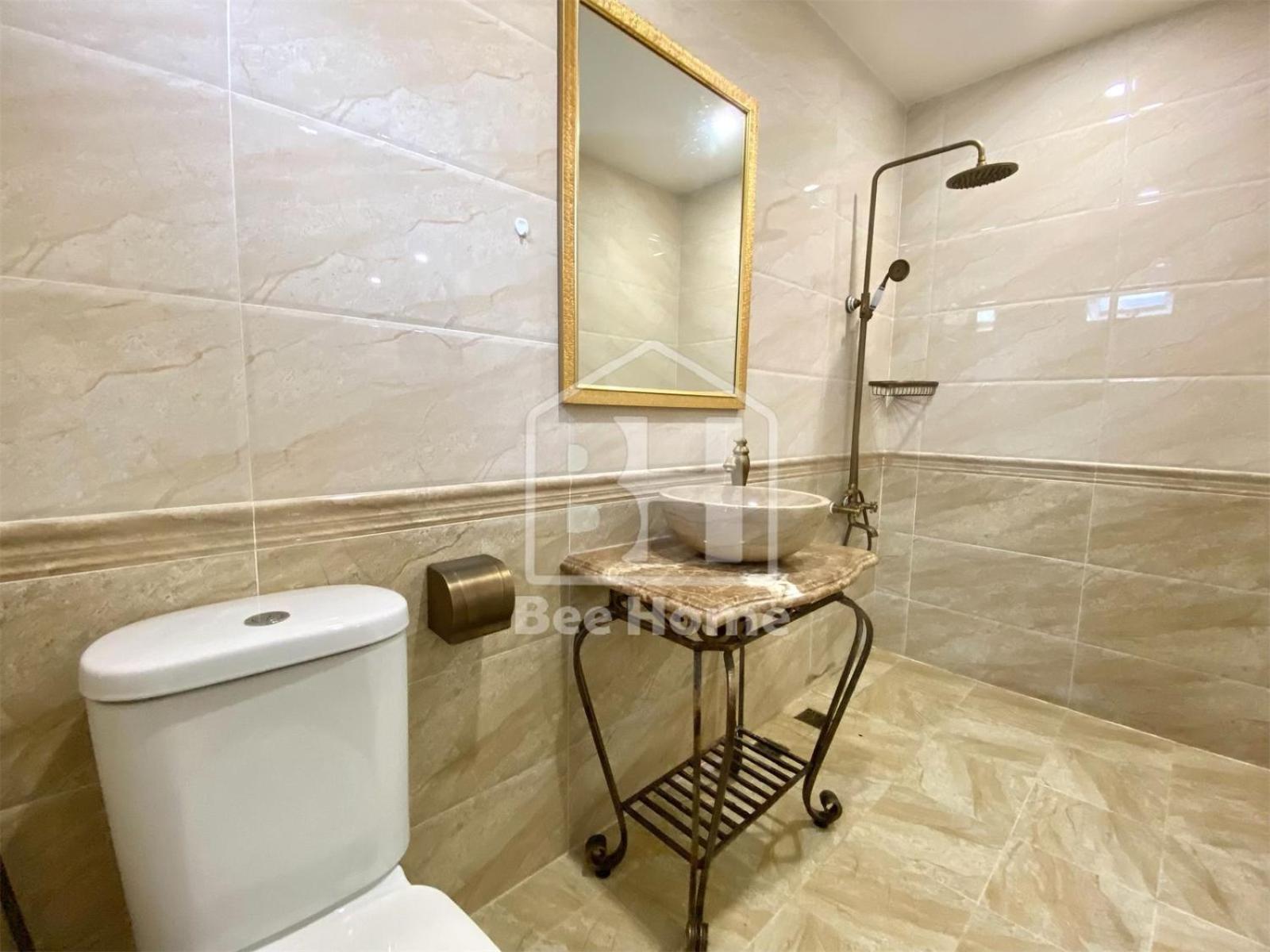Double Bed Room with Private Bathroom in District 1