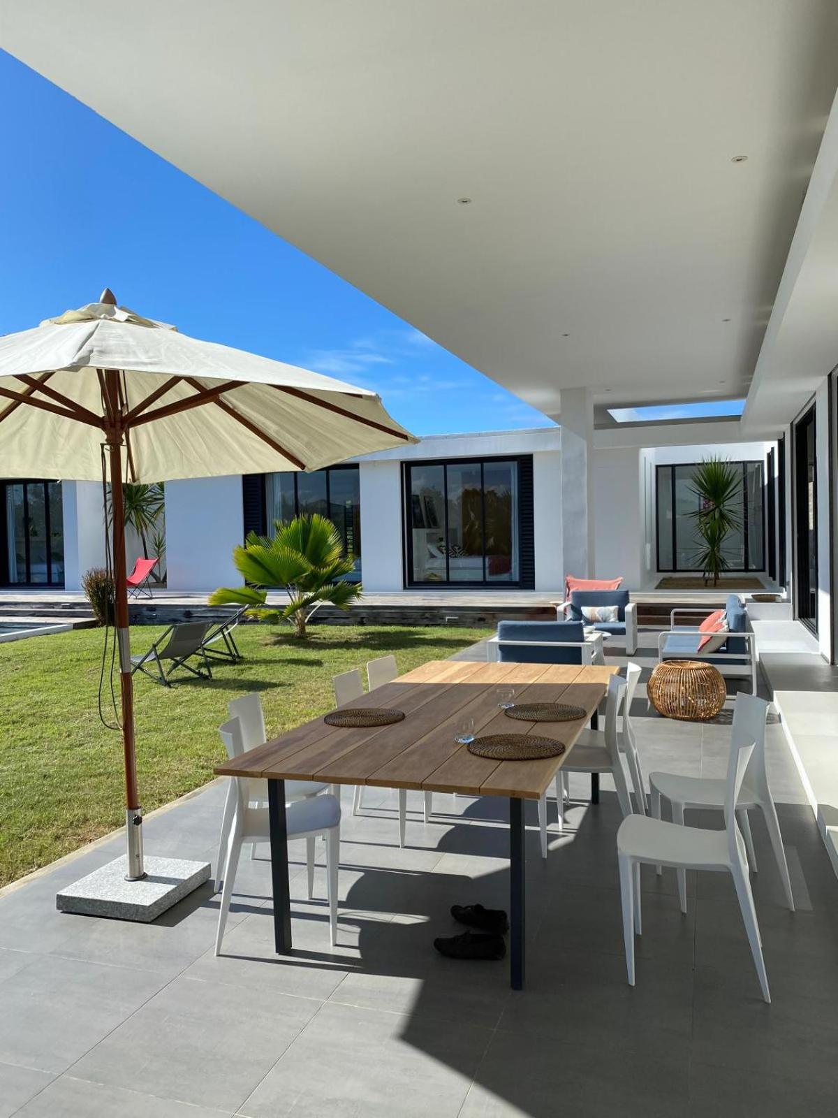Superbe villa au coeur de Mont Choisy view 2