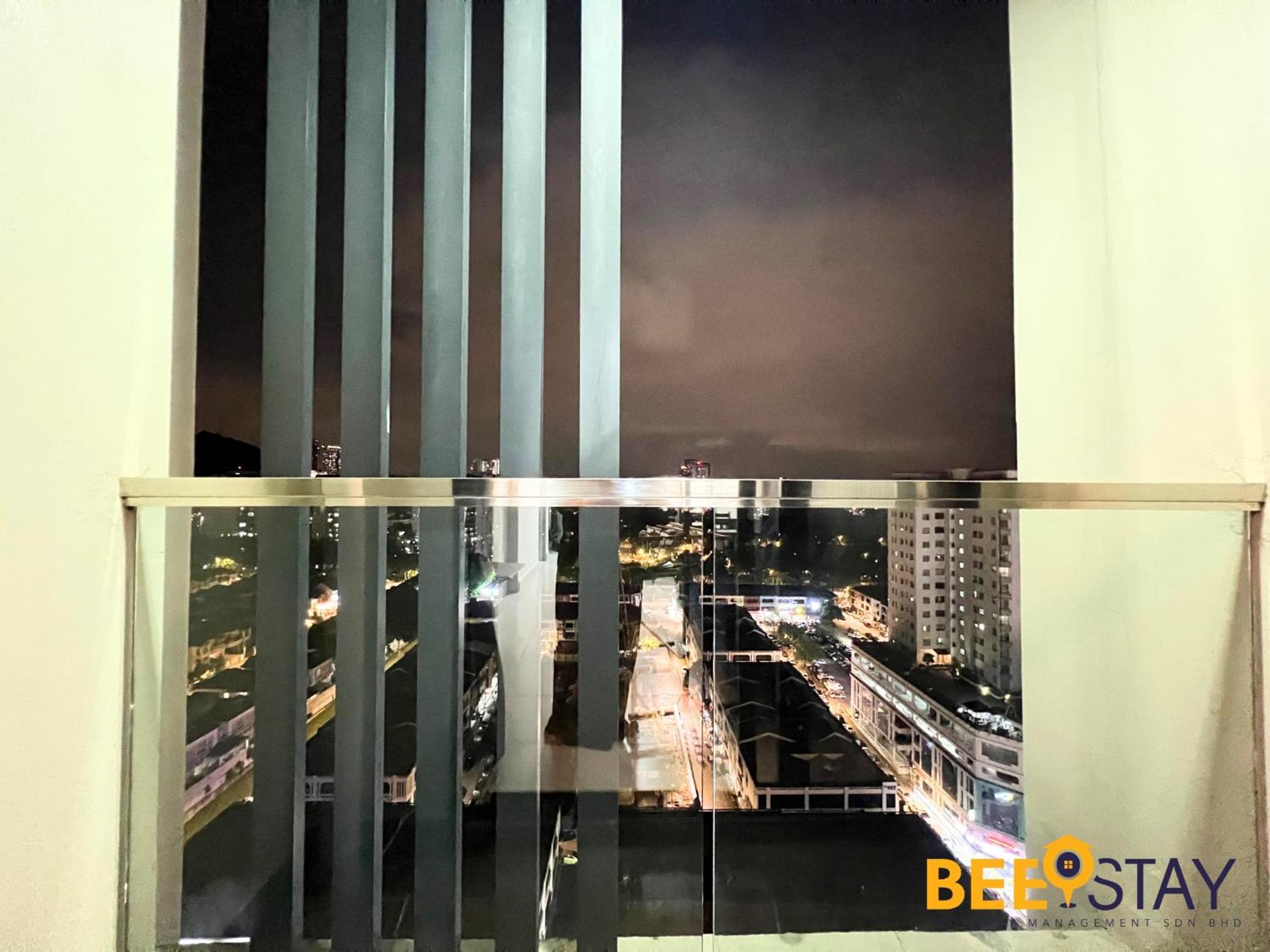 VIM 3 Menjalara KL City View 4 PAX with Netflix