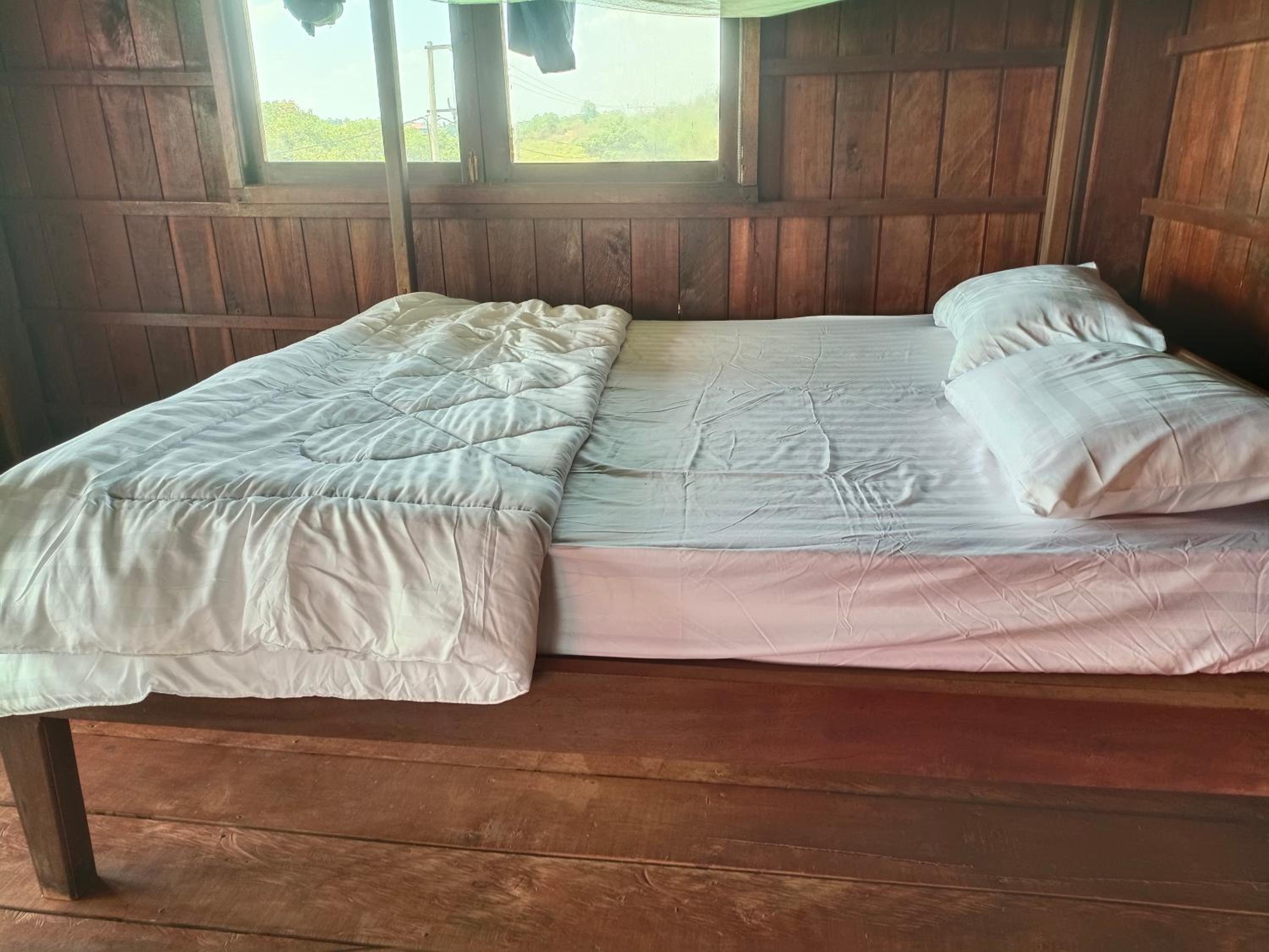 Banlung Hill Top House &Trekking