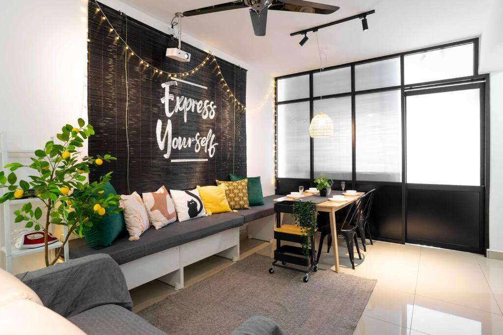 Chic - 4 bedroom - Projector - Ipoh Town - Sleep8 photo 1