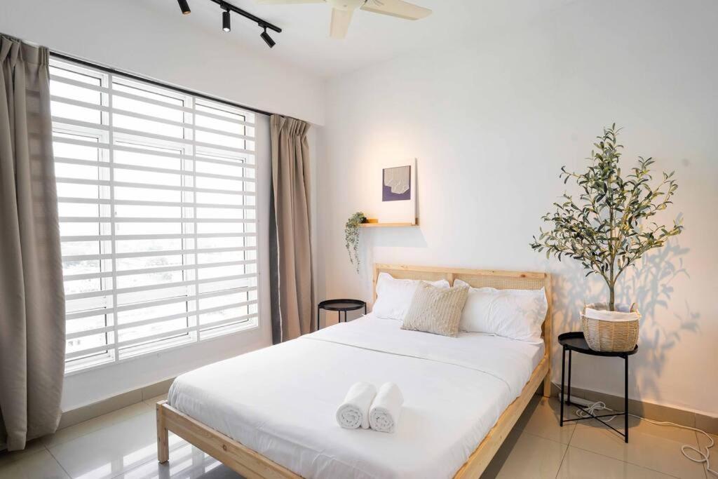 Chic - 4 bedroom - Projector - Ipoh Town - Sleep8 photo 3