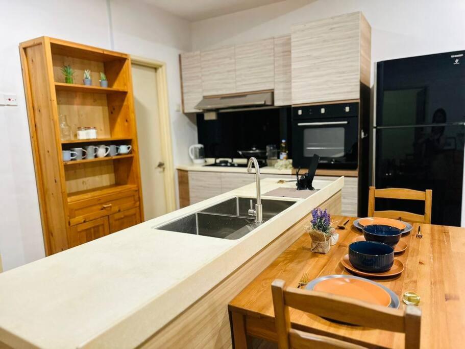 Mount Austin Palazio Lake view 3Br2Ba 2-8pax TV box near Aeon