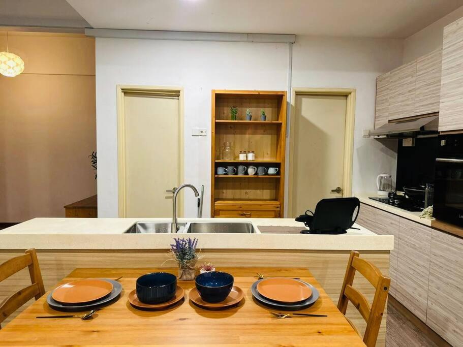 Mount Austin Palazio Lake view 3Br2Ba 2-8pax TV box near Aeon