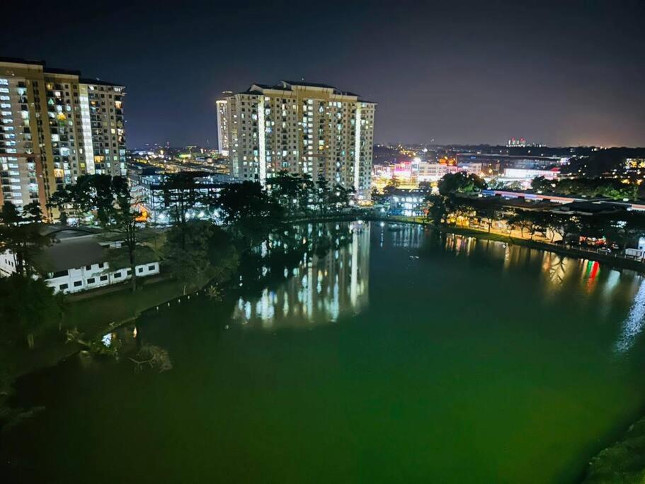 Mount Austin Palazio Lake view 3Br2Ba 2-8pax TV box near Aeon