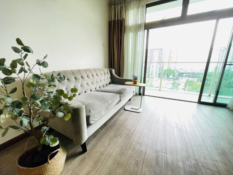Mount Austin Palazio Lake view 3Br2Ba 2-8pax TV box near Aeon