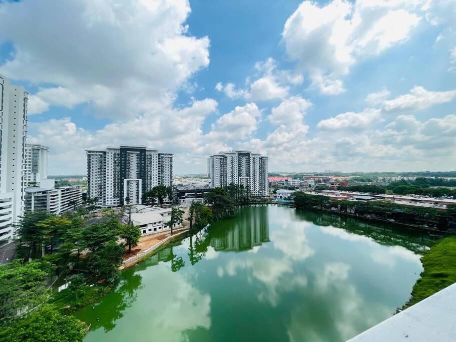 Mount Austin Palazio Lake view 3Br2Ba 2-8pax TV box near Aeon