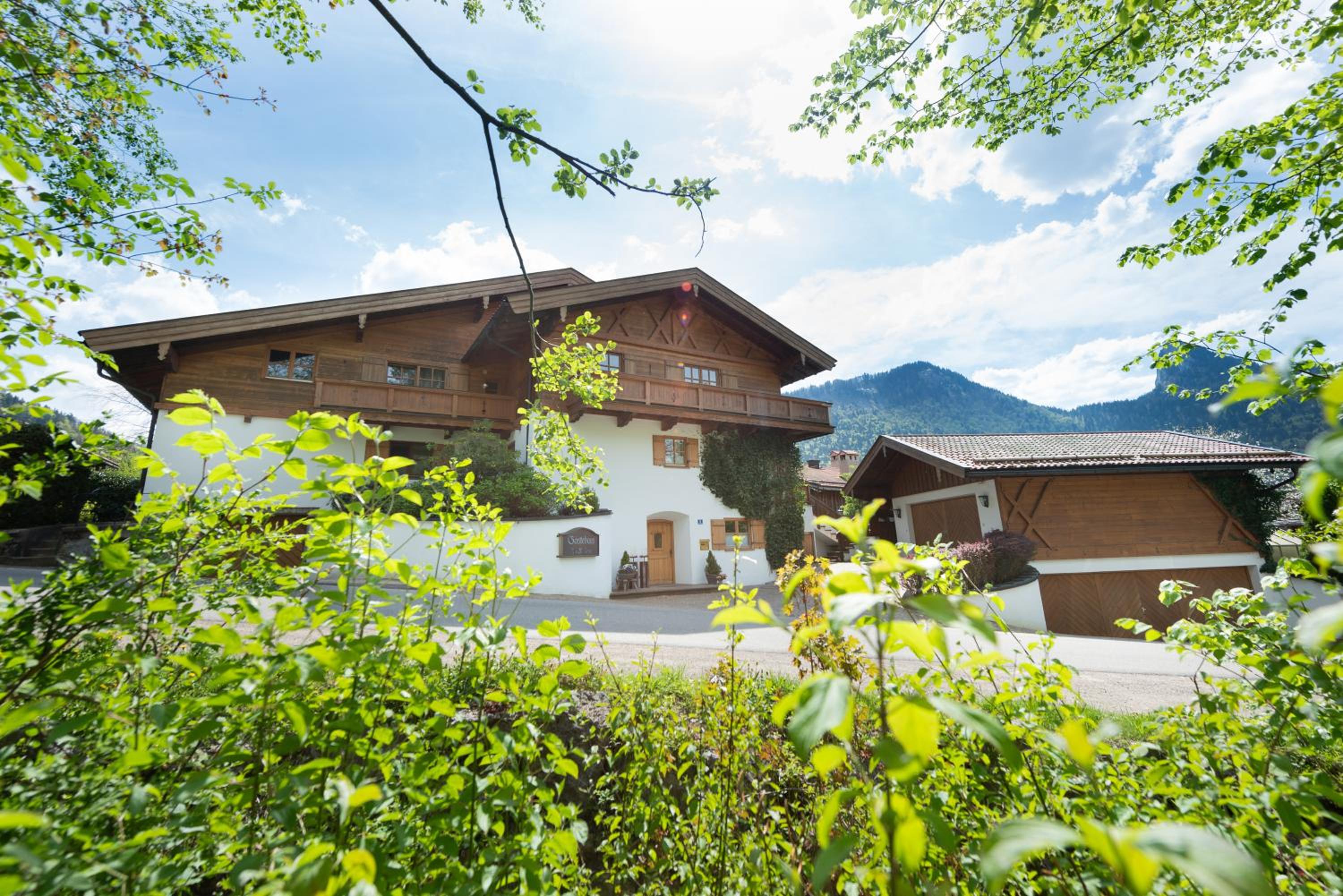 Haus Lesch - Stilvolle Appartements mit tollem Bergblick in Kreuth am Tegernsee