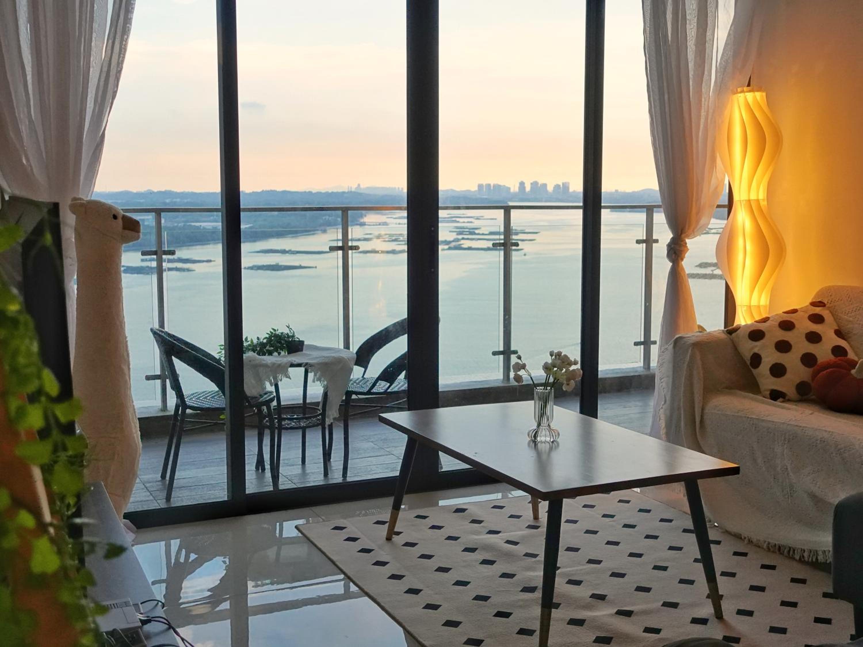 Amberside Danga Bay Sea View 3R3B 10pax