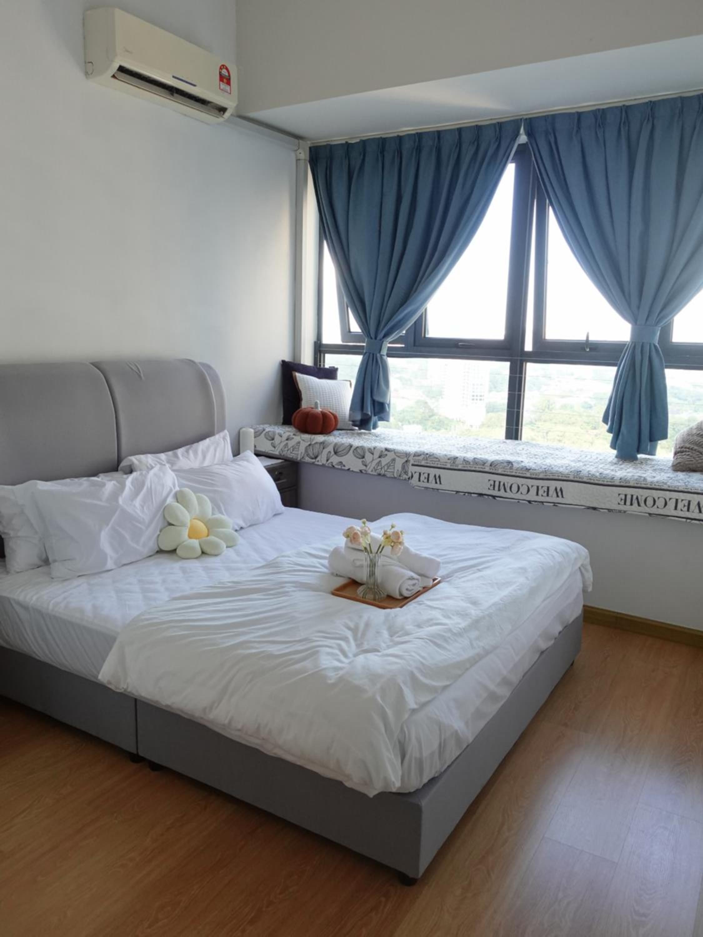 Amberside Danga Bay Sea View 3R3B 10pax