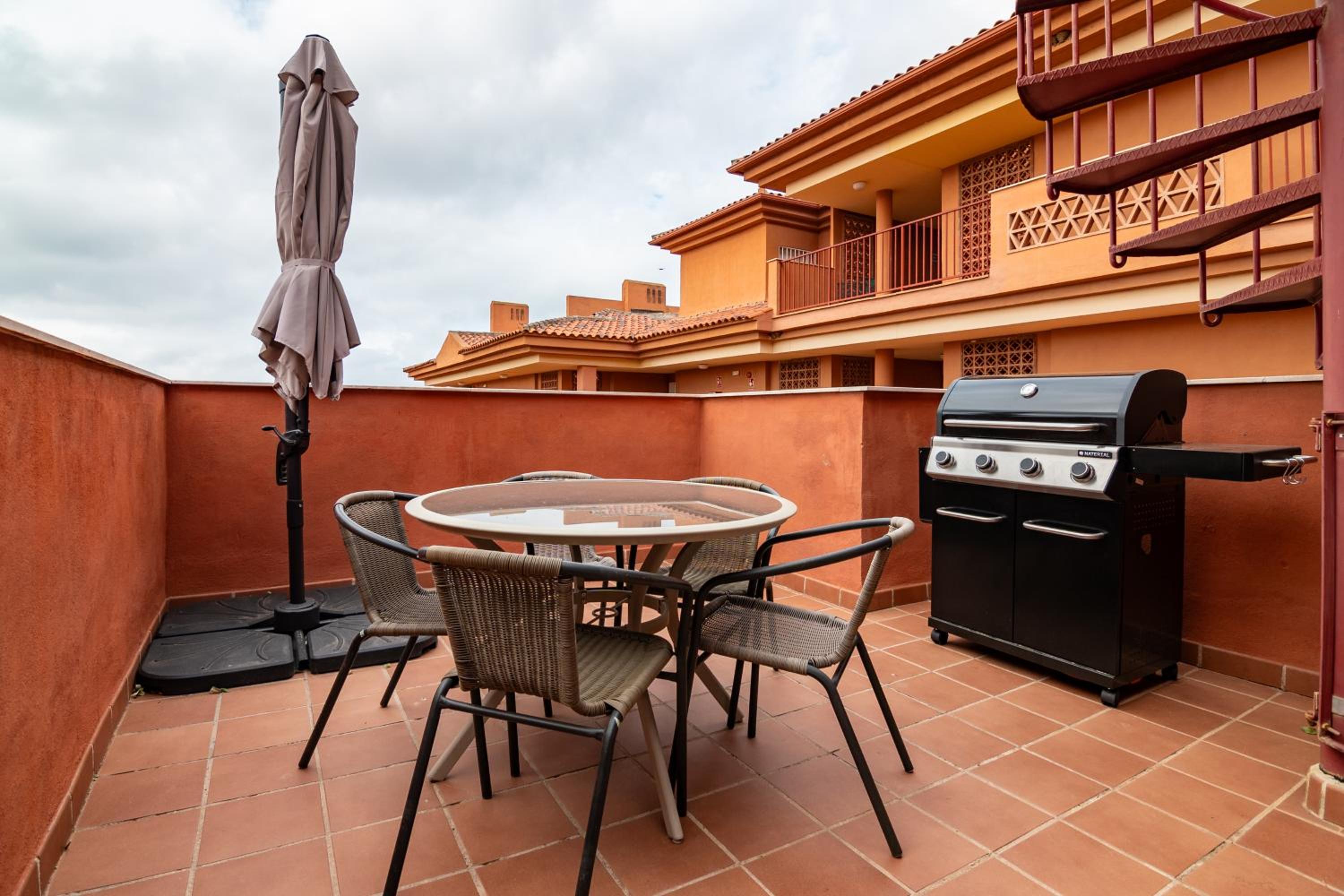Wonderfull Pent-house close to the beach