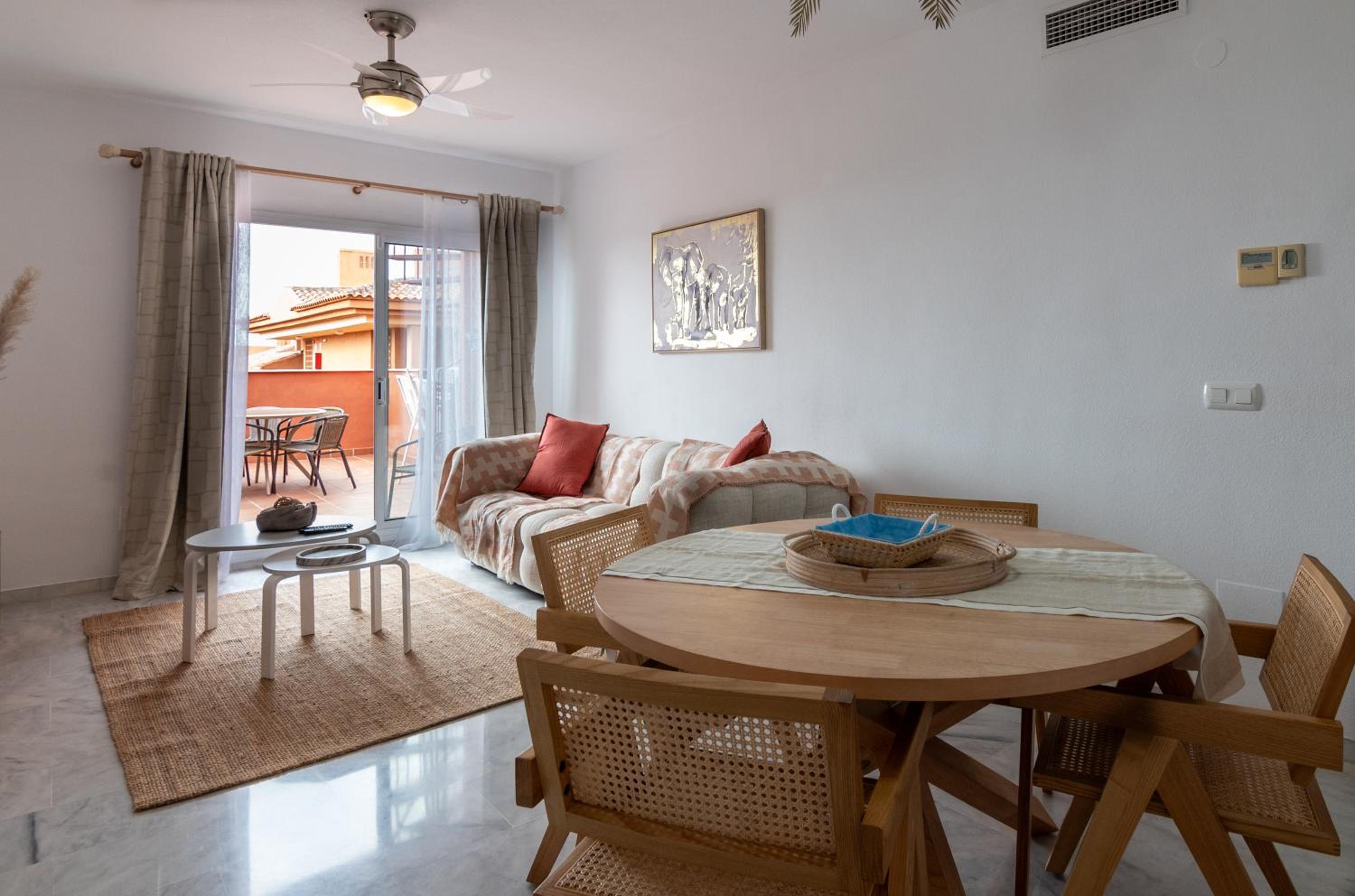 Wonderfull Pent-house close to the beach