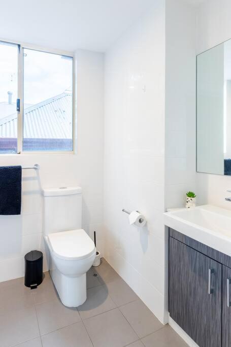 Executive CBD Perth House 4BR 3BA 2Pk SLEEP 8!