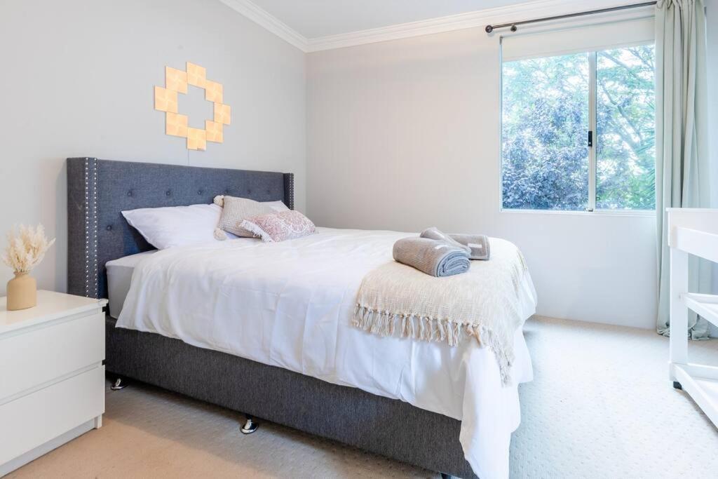 Executive CBD Perth House 4BR 3BA 2Pk SLEEP 8!