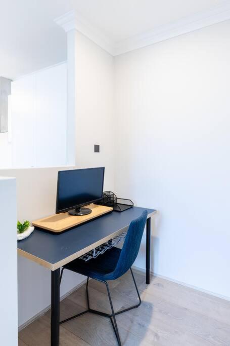 Executive CBD Perth House 4BR 3BA 2Pk SLEEP 8!