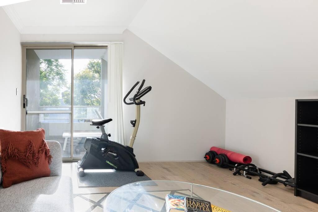 Executive CBD Perth House 4BR 3BA 2Pk SLEEP 8!